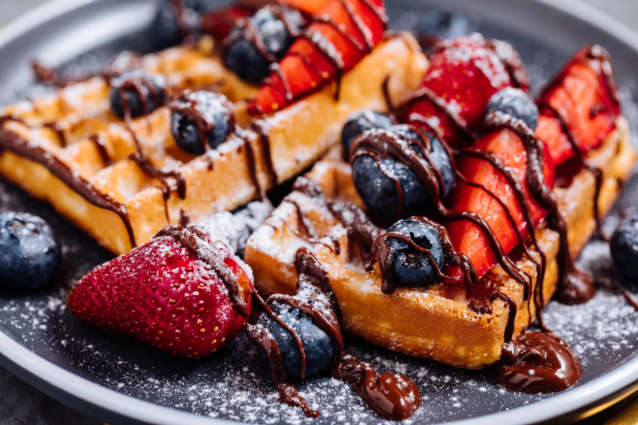 a-eu-belgium-waffles-berries-chocolate-sauce-2154319795-s
