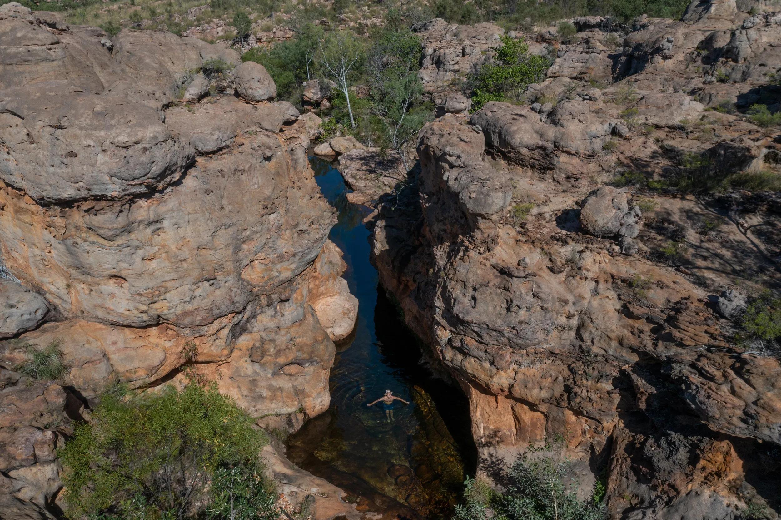 Lorella Springs Wilderness is part of a one million acre cattle station located 180 kilometres along the road between Borroloola and Roper Bar, 29 km north of the Savannah Way.