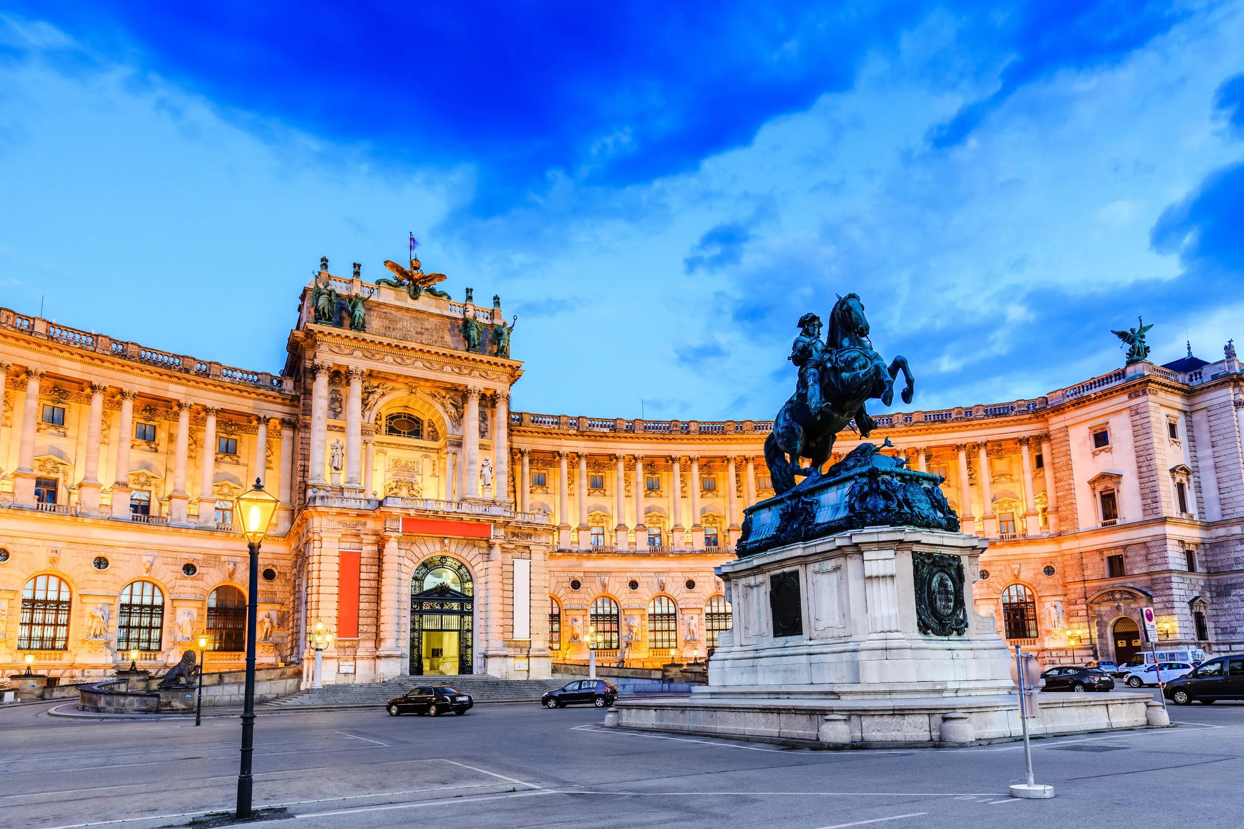 t-eu-austria-vienna-hofburg-imperial-palace-164304436-as