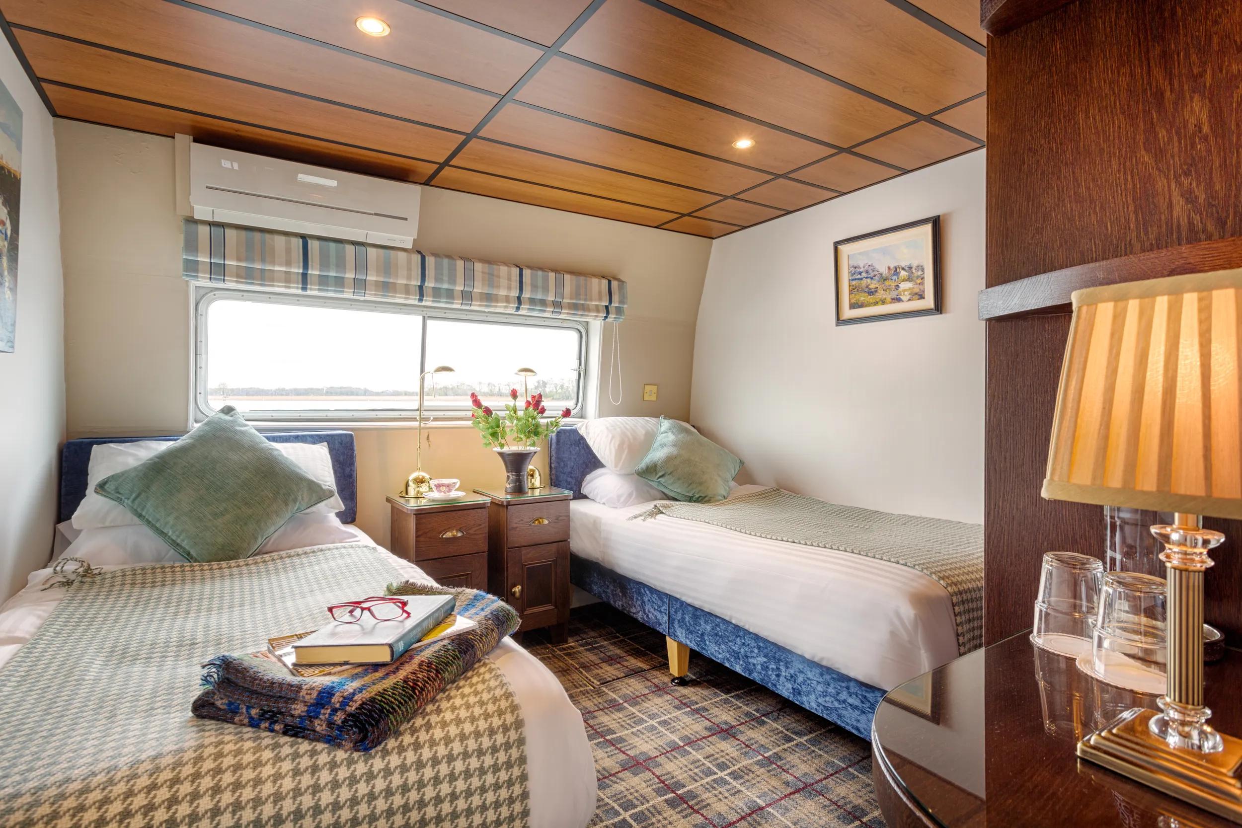 Ship Shannon Princess internal, twin single cabin.