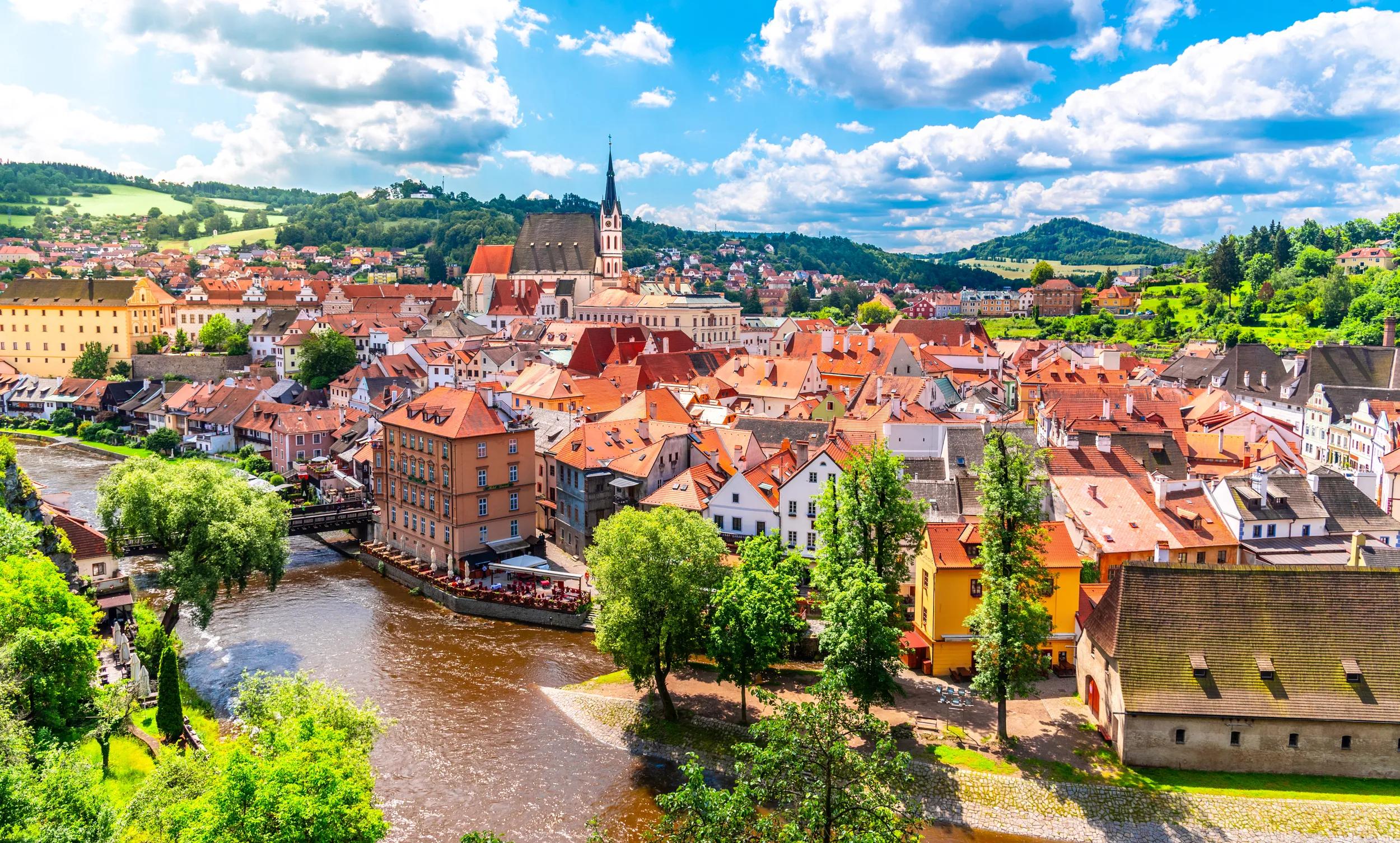 t-eu-czech-republic-cesky-krumlov-old-town-1801325800-s