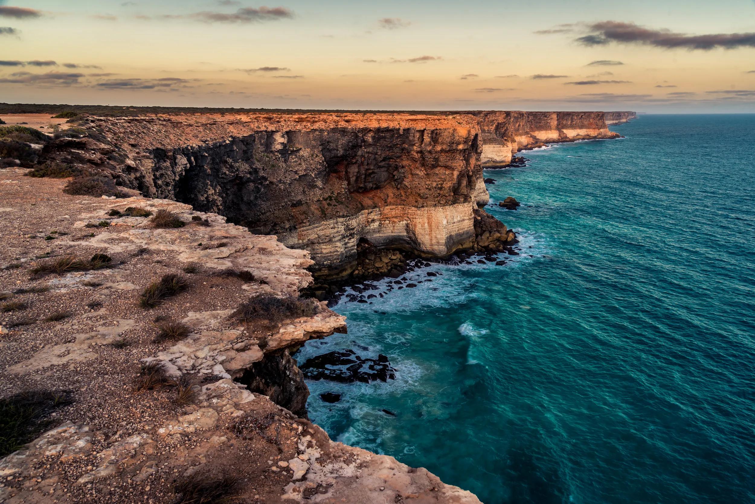90m tall and 100km long Bunda Cliffs in Siuth Australia