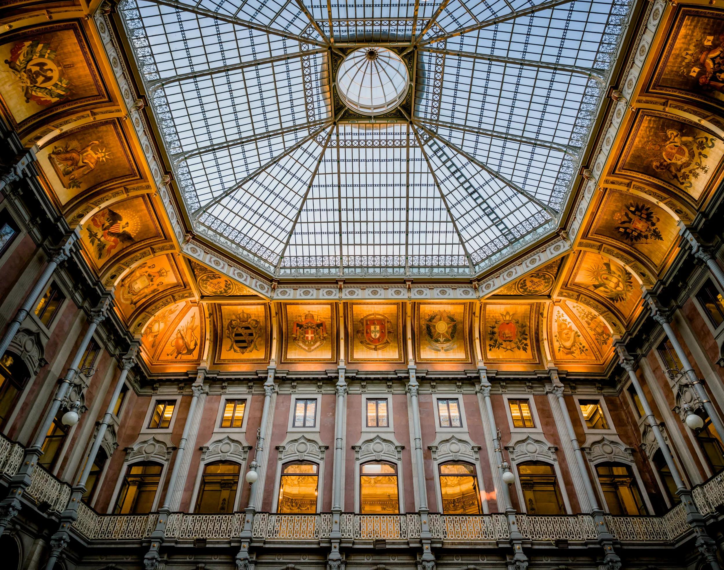 a-eu-portugal-porto-palacio-da-bolsa-interior-485673856-as