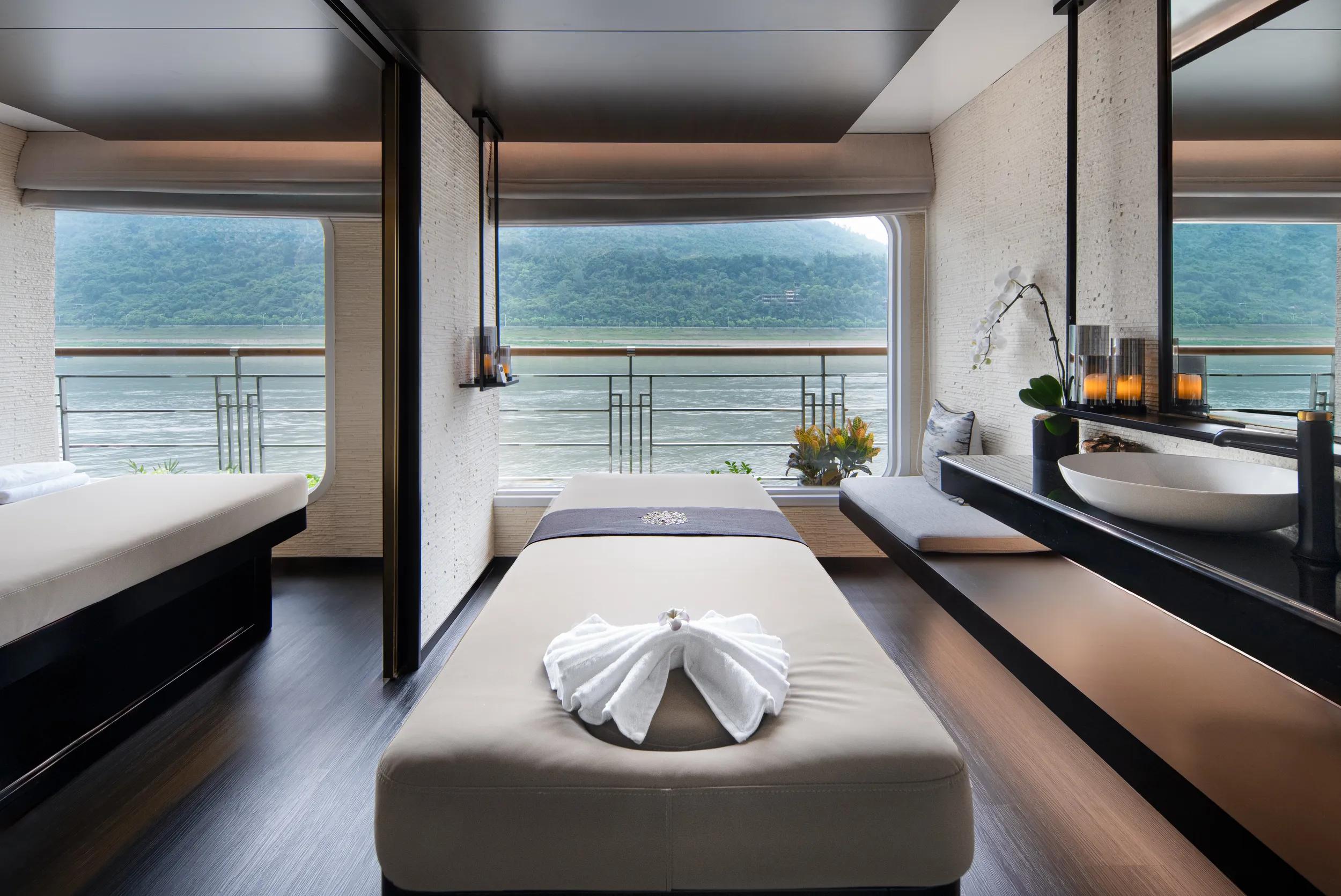 Ning Spa, Ship Yangzi Explorer.