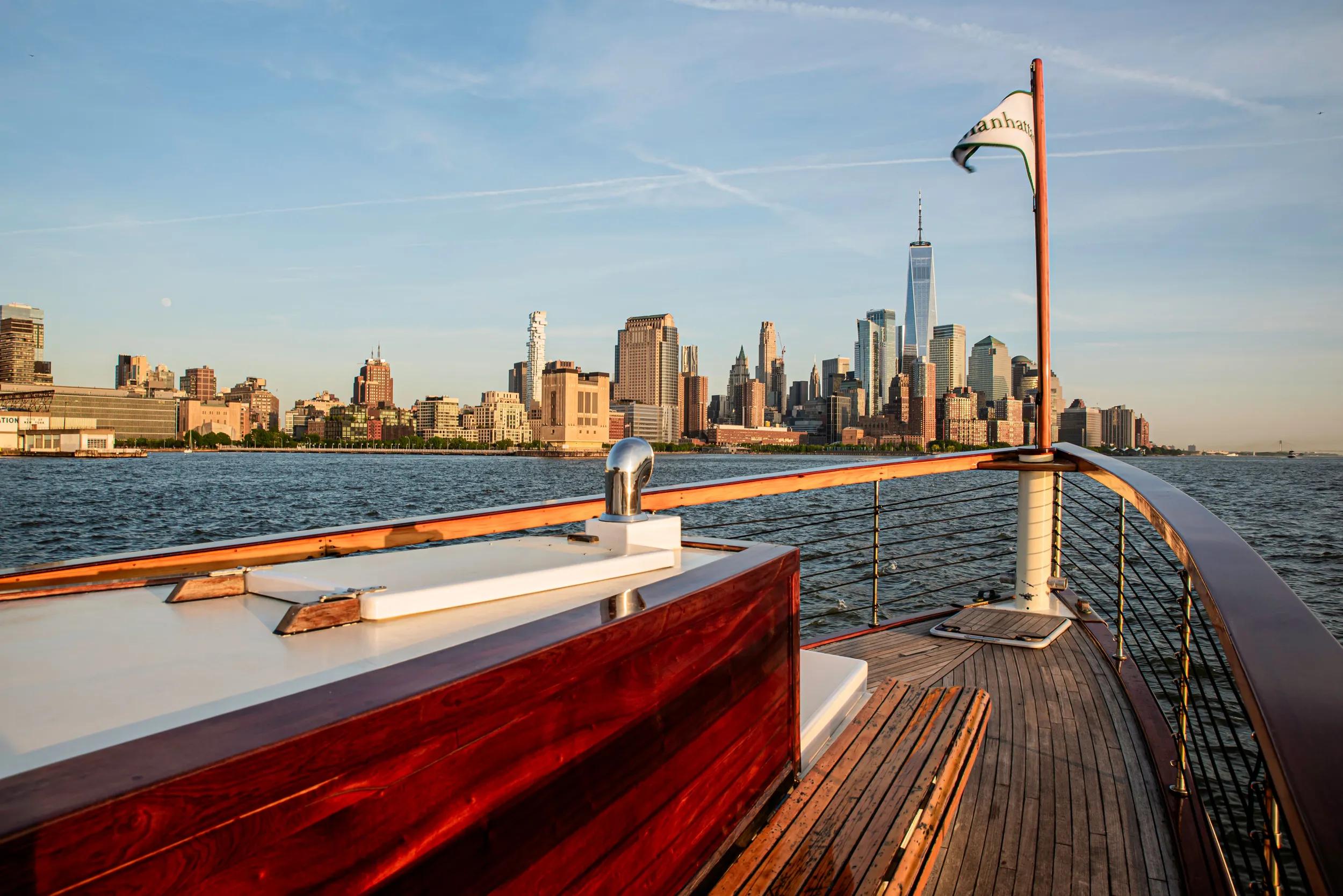 Charter Yacht in New York Manhattan