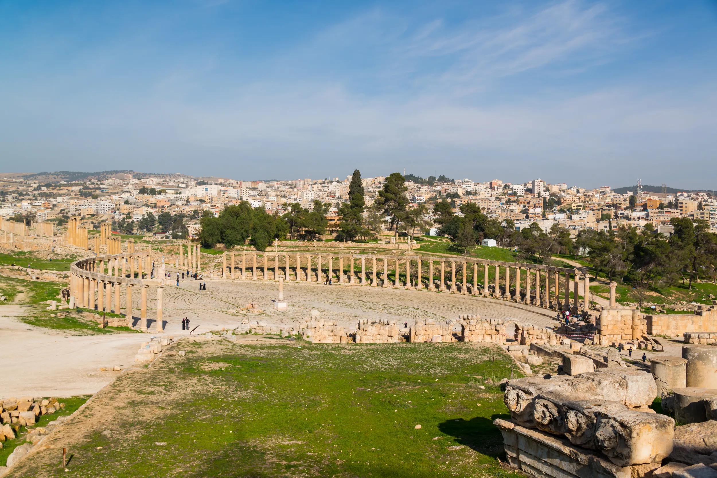 Oval Plaza Forum and Cardo Maximus colonnaded street, Roman city, Jerash, Jordan, Middle East
