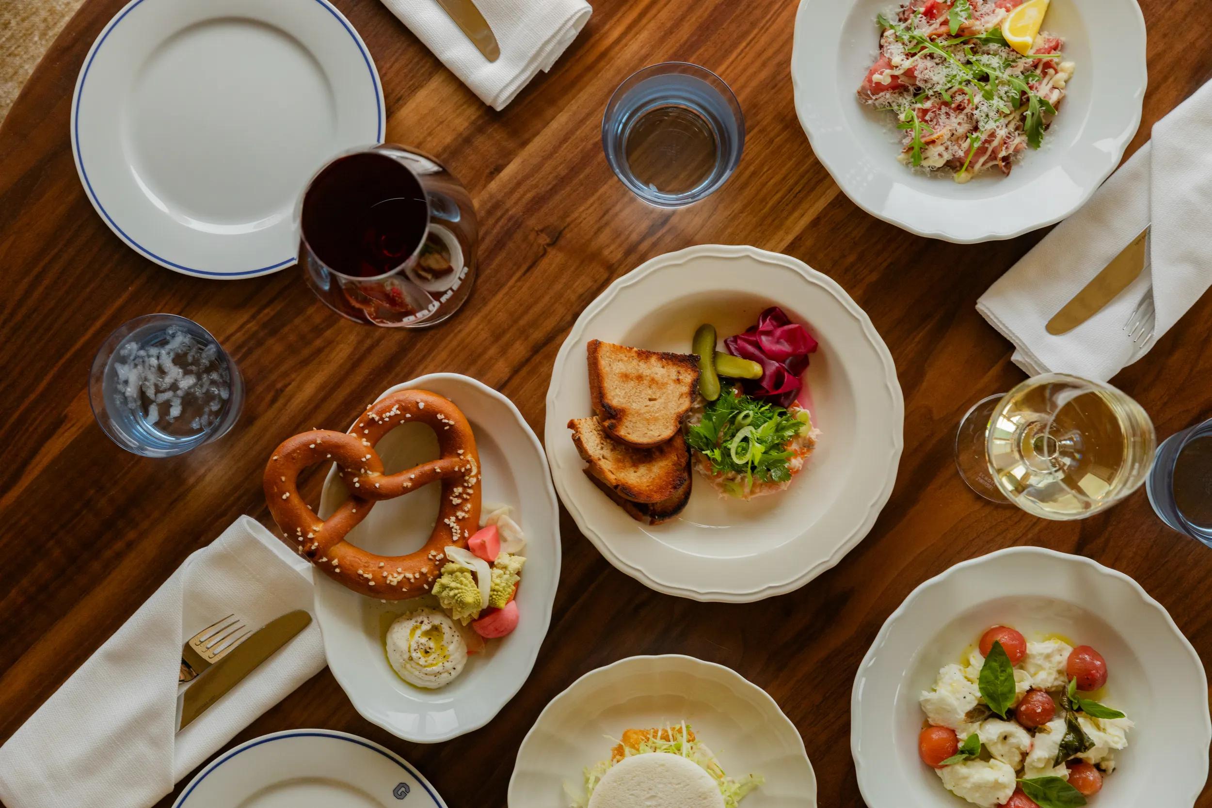 APT Solara, Gruner Bar & Dining food and wine.