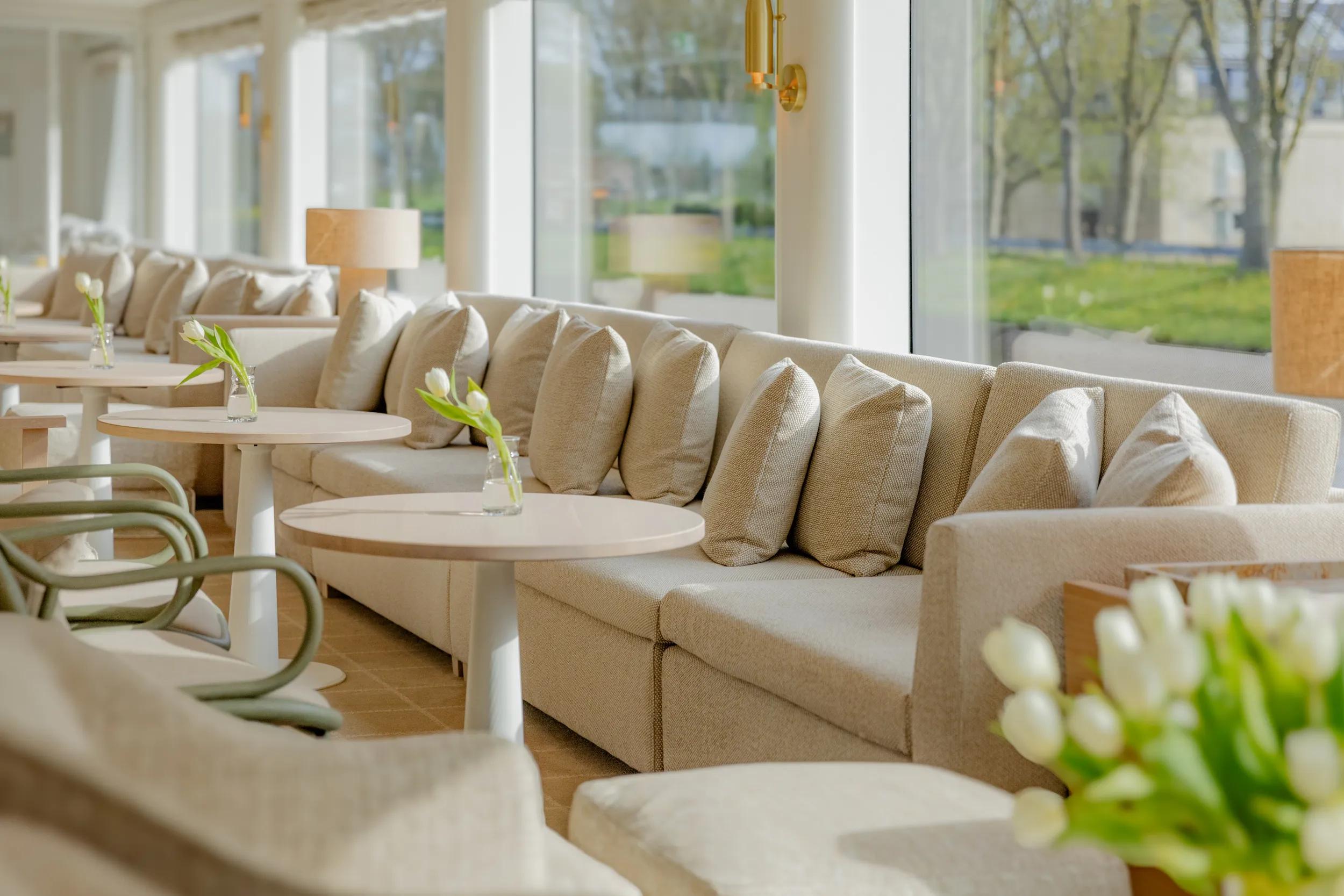 APT Solara, The Salon Lounge