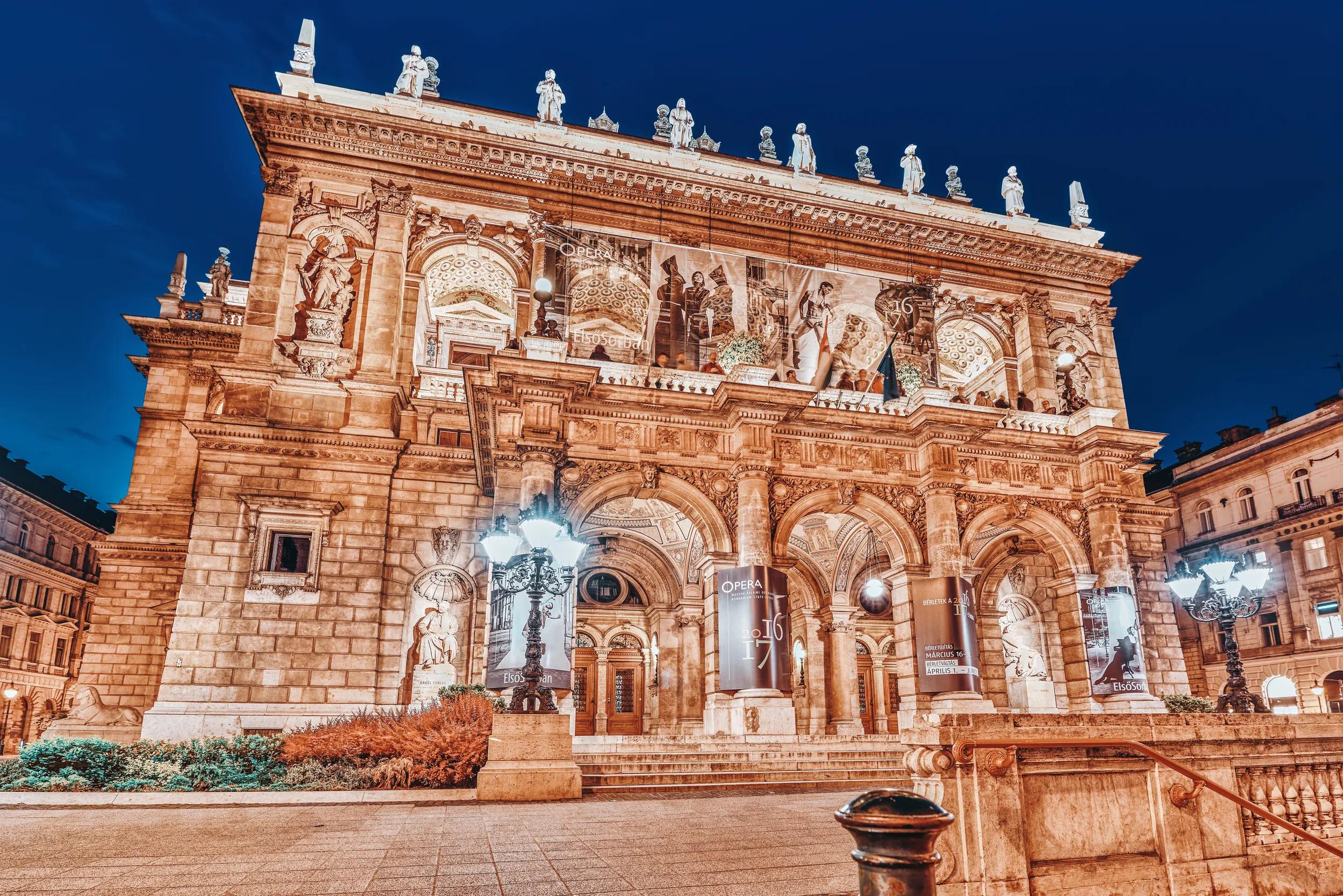 The Hungarian State Opera House is a neo- Renaissance opera house located in central Pest.