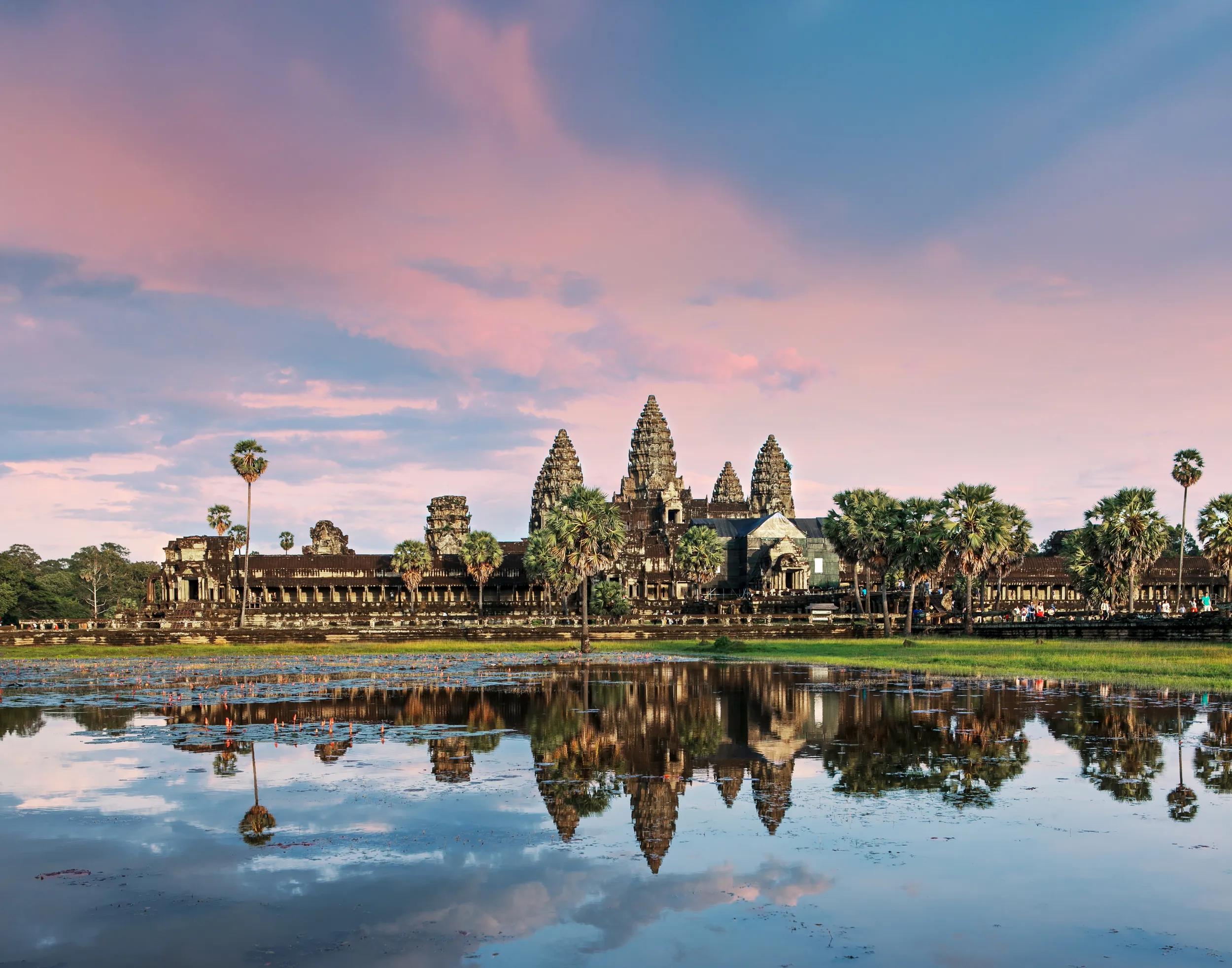 angkor wat at dusk