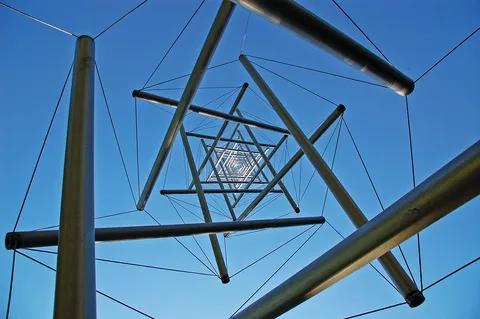 National art museum and sculpture garden, located in the Hoge Veluwe National Park in Otterlo, Netherlands.
 By American sculptor Kenneth Snelson.