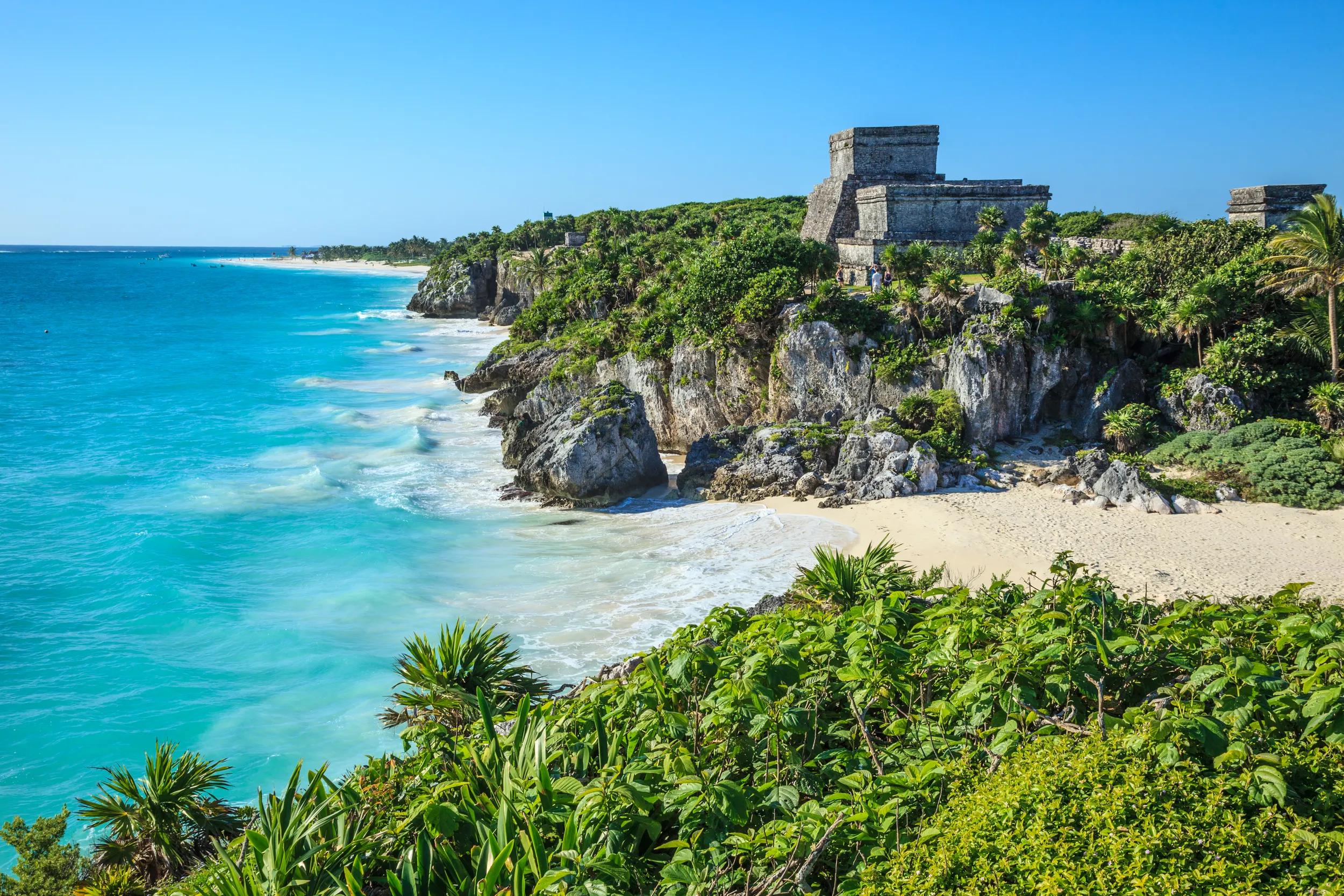 Tulum holds the honor of being the most picturesque archaeological site in the Riviera Maya and the only one to have been built overlooking the ocean.
