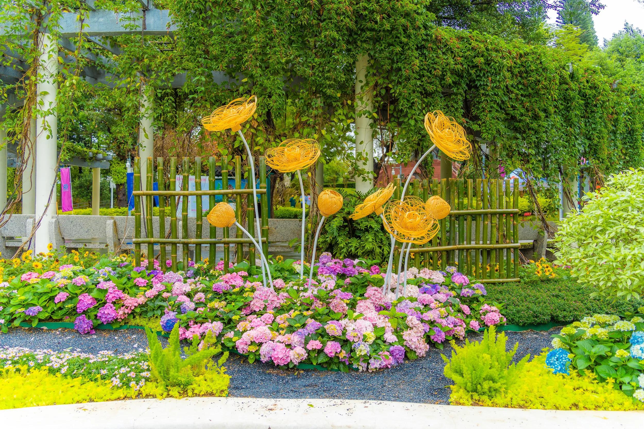 The Guangzhou Garden Expo is a large-scale garden exposition held in the southern Chinese city of Guangzhou. It mainly showcases achievements in various aspects of gardening, flowers