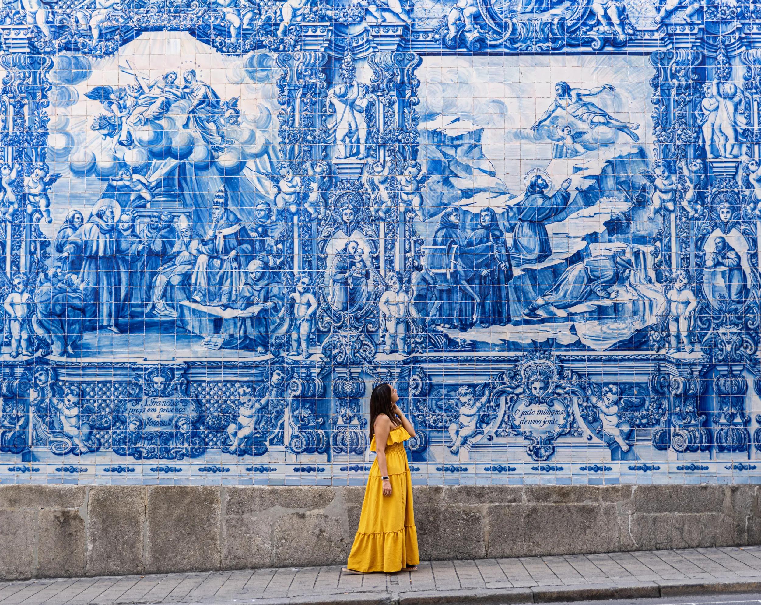 a-eu-portugal-porto-outside-chapel-of-souls-1413051306-g-rf