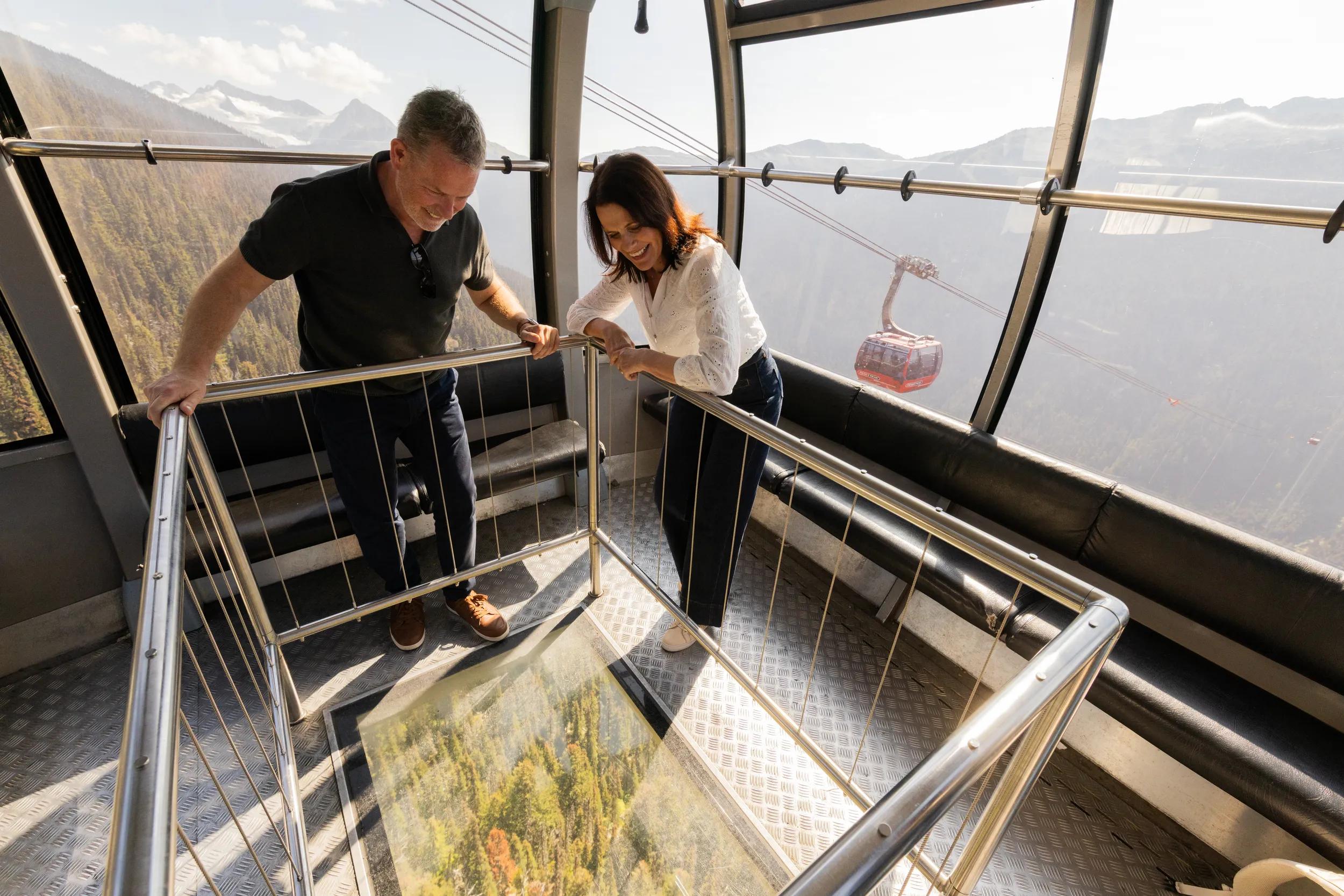 Couple on the Peak-2-Peak-Gondola connecting Whistler and Blackomb mountains, Whistler, BC, Canada.
