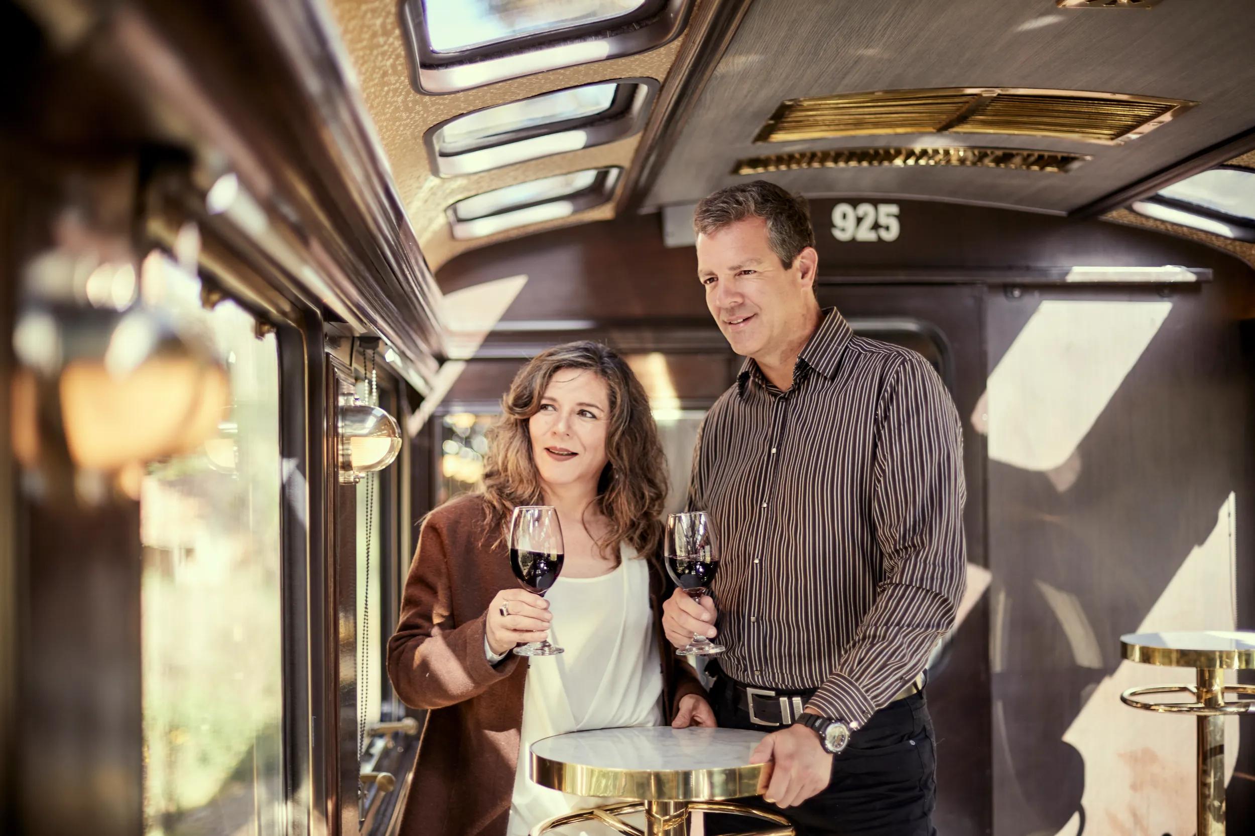 a-sca-peru-couple-on-first-class-carriage-credit-inca-rail-supplied