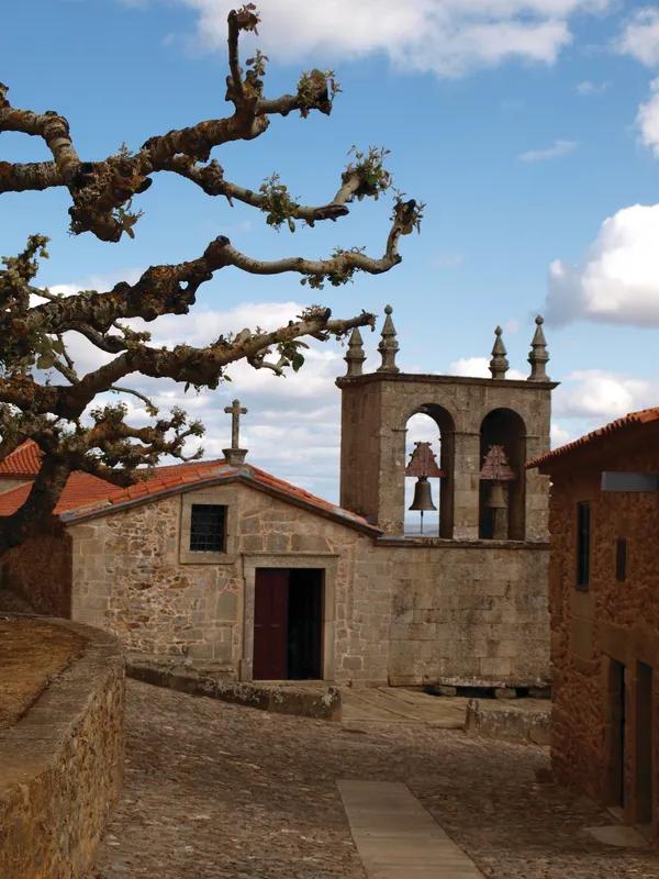 Figueira de Castelo Rodrigo is in the District of Guarda in Portugal. Known for its castle which is a listed National monument, as well as pine-wood forests and rolling hills.