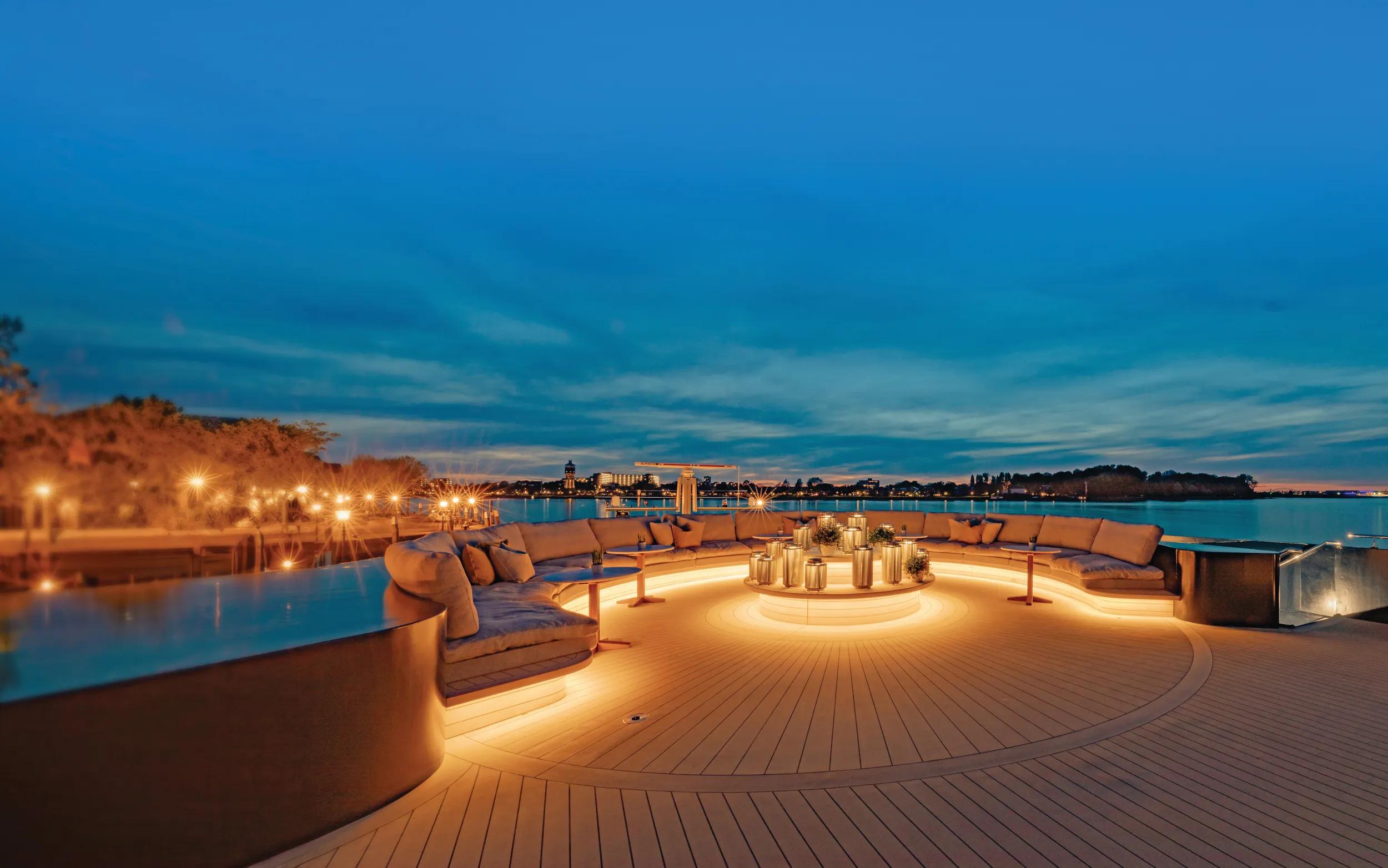 APT Solara Ship, Conversation Lounge.