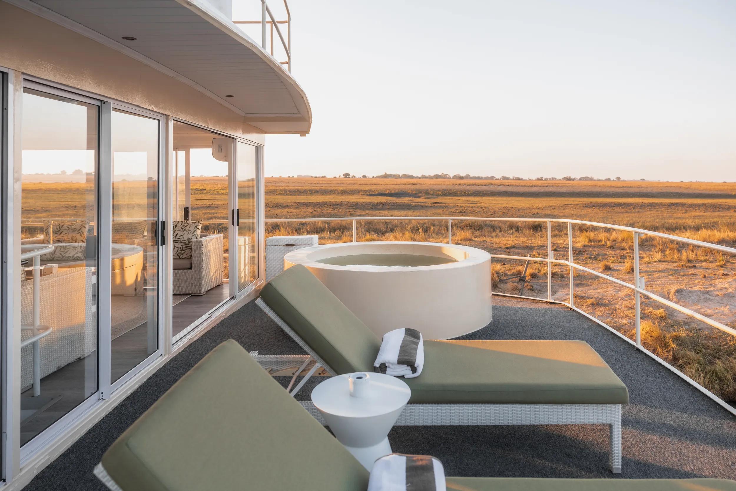 Chobe Princess Houseboat - Front deck with plunge pool.