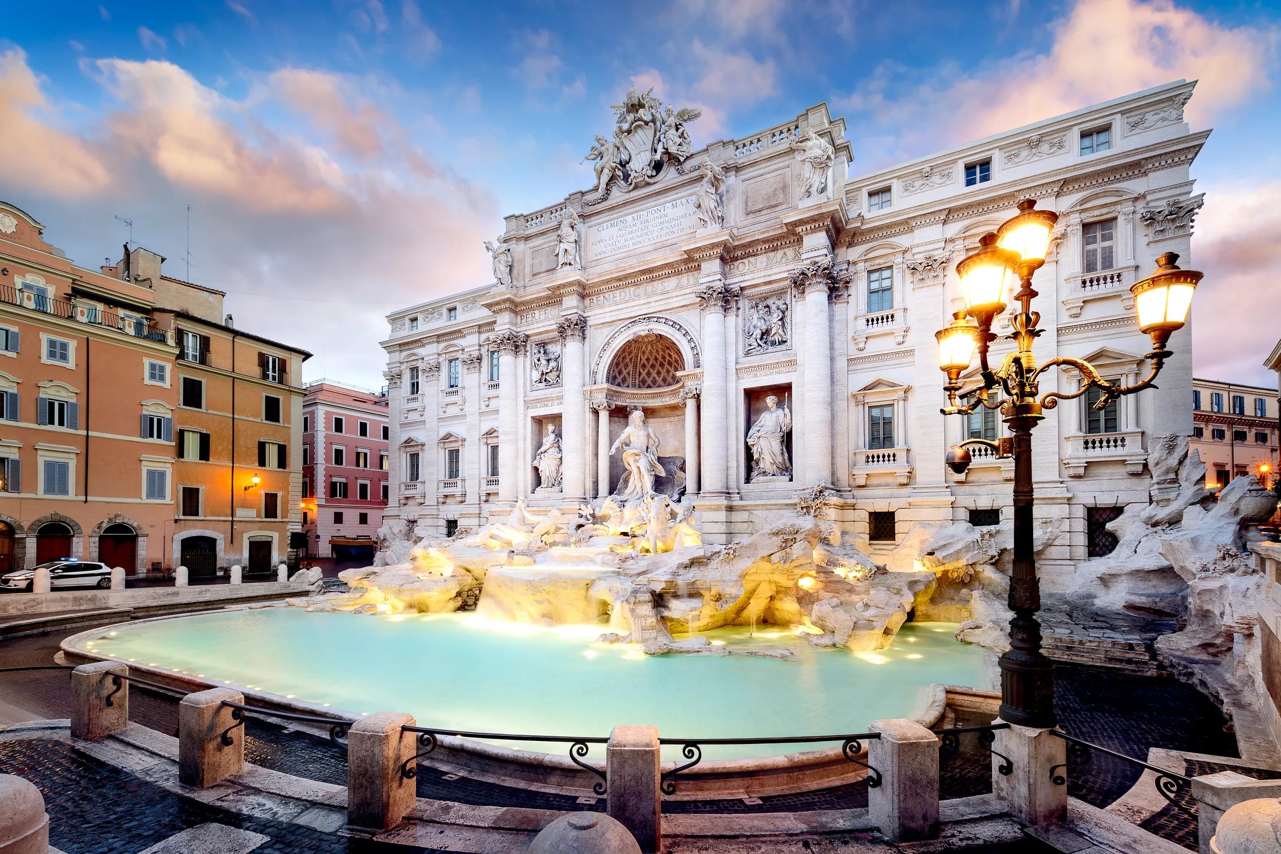 a-eu-italy-rome-trevi-fountain-583825298-g-rf