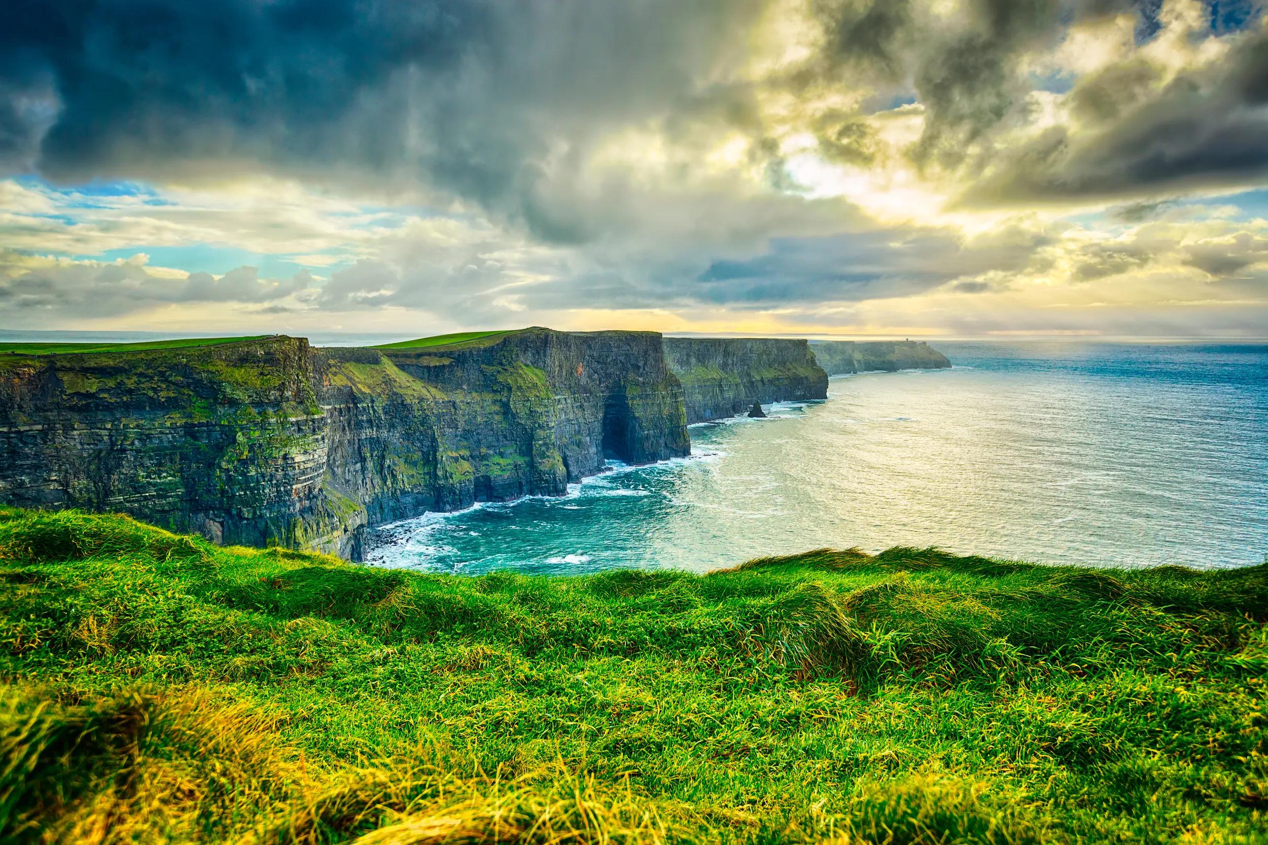 a-eu-ireland-cliffs-of-moher-county-clare-486727437-g-rf