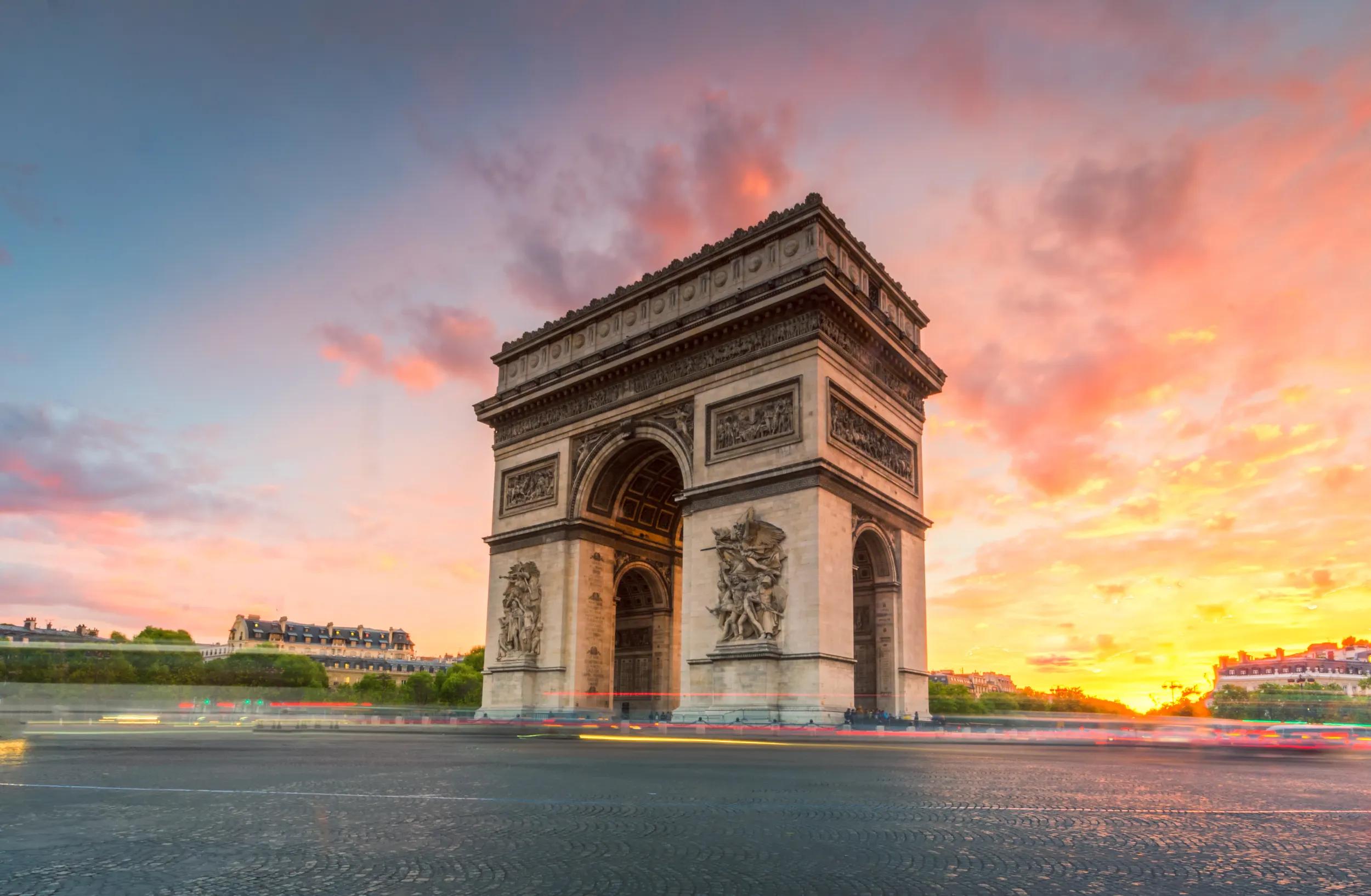 t-eu-france-paris-arc-de-triumph-856273588-g-rf
