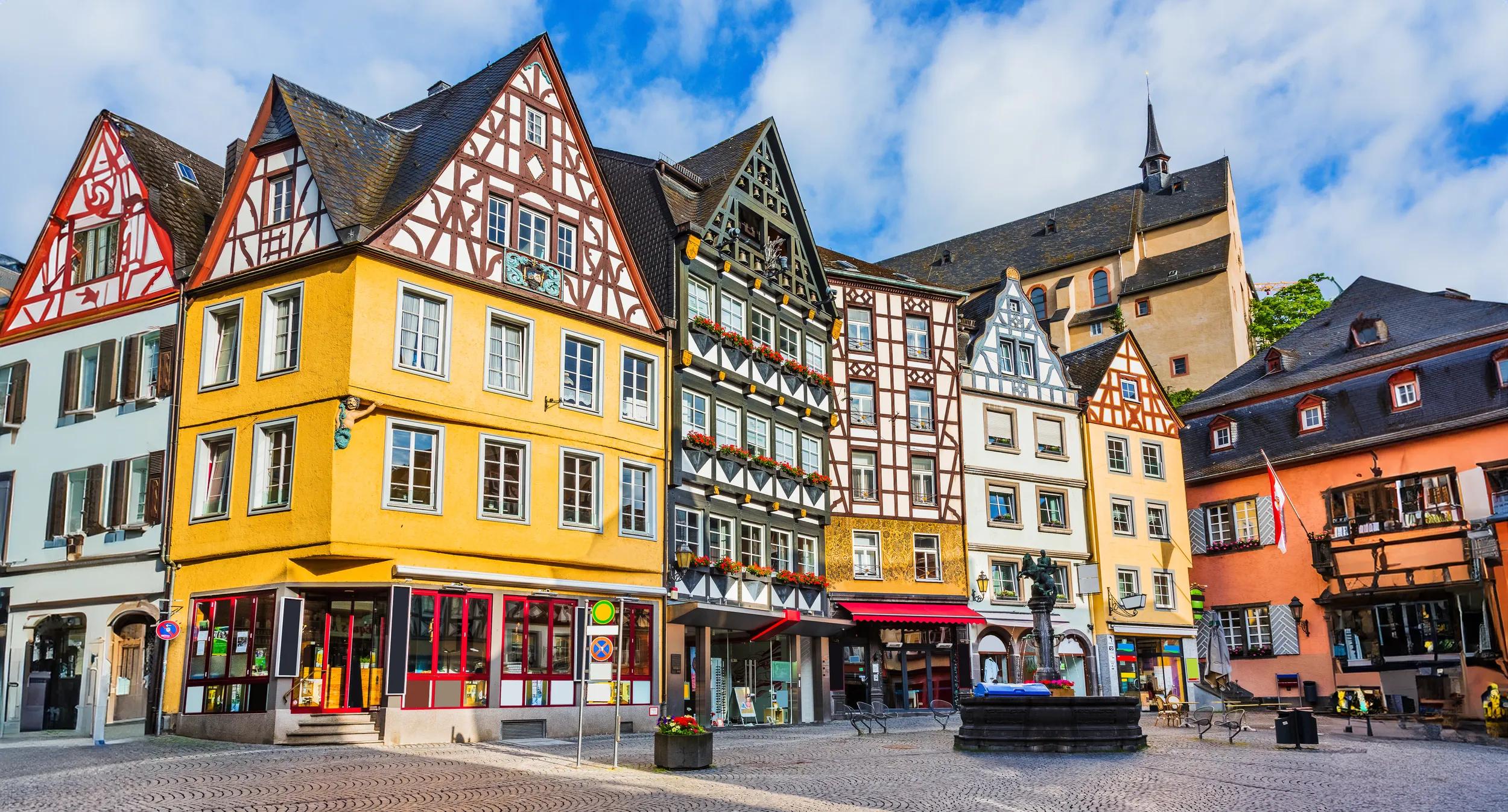 t-eu-germany-cochem-buildings-1571583862-s