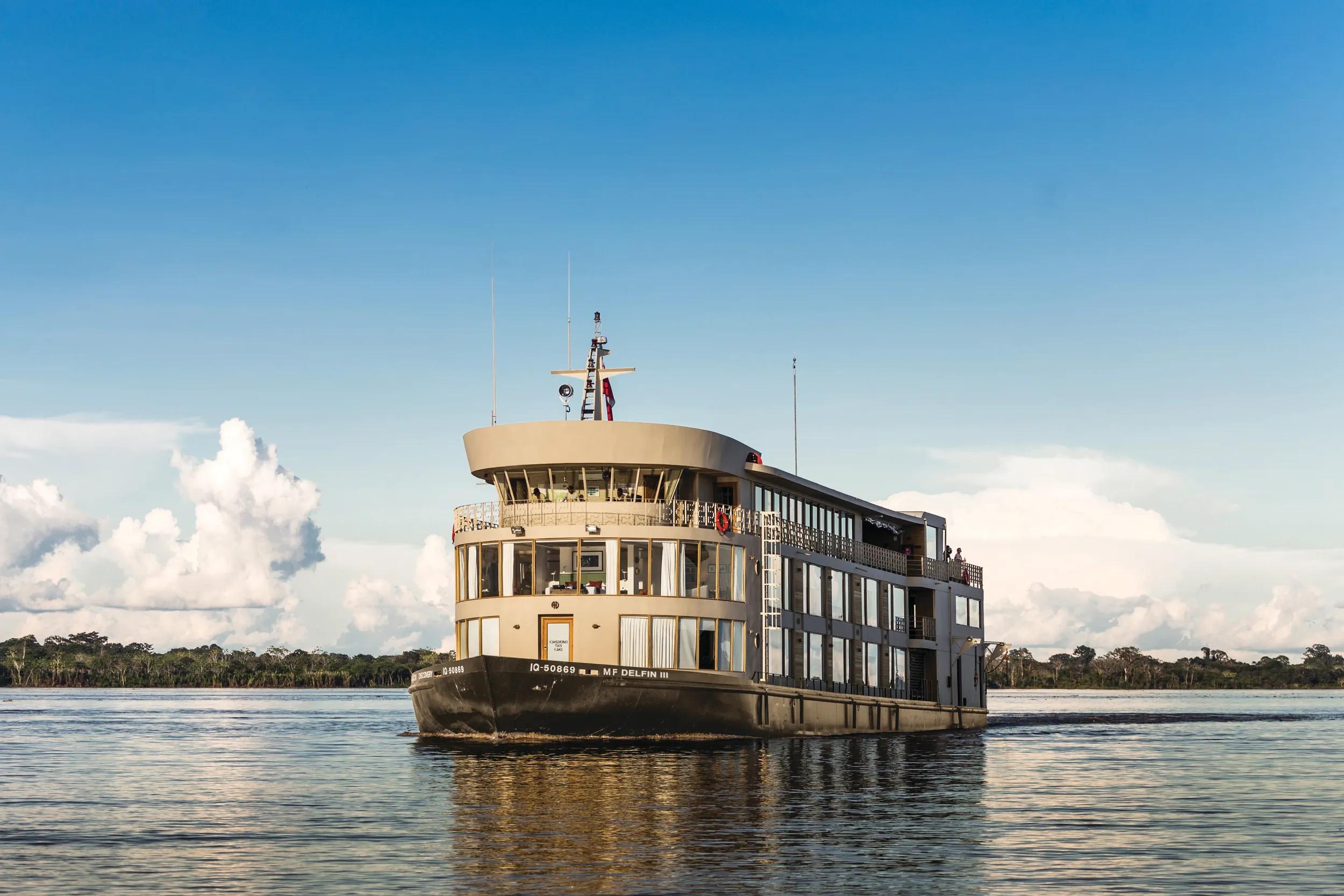 m-ship-delfin-III-exterior-amazon-river-supplied