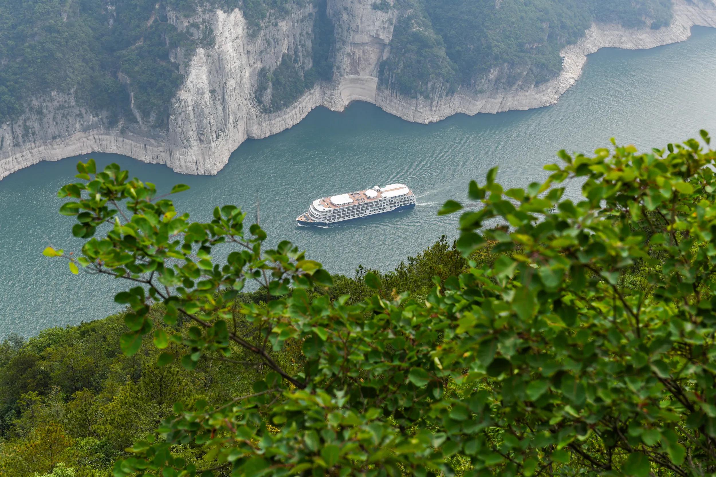 Ship YANGZI EXPLORER exterior, aerial.