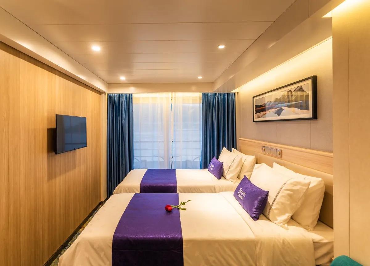 Ship Victoria Sabrina