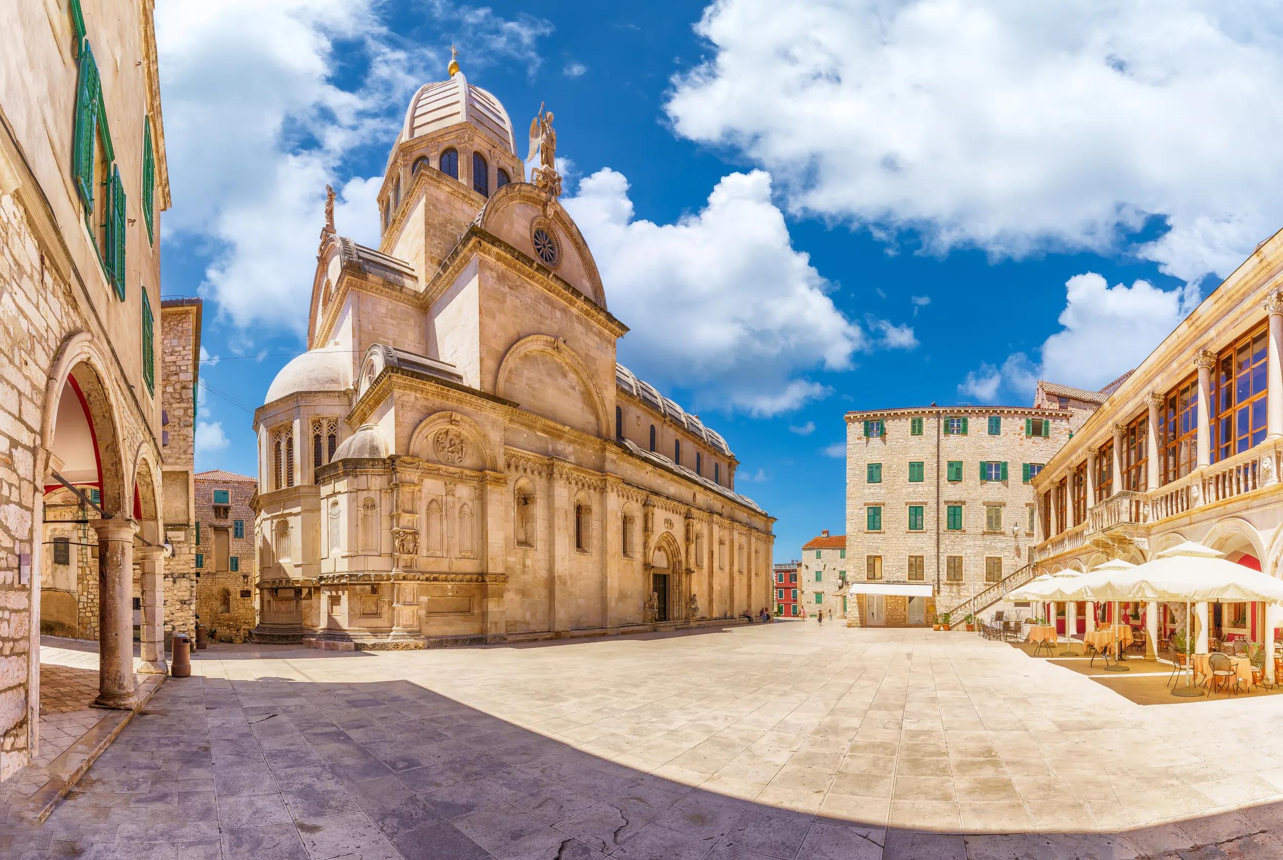 a-eu-croatia-sibenik-with-st-james-cathedral-1413450734-g-rf