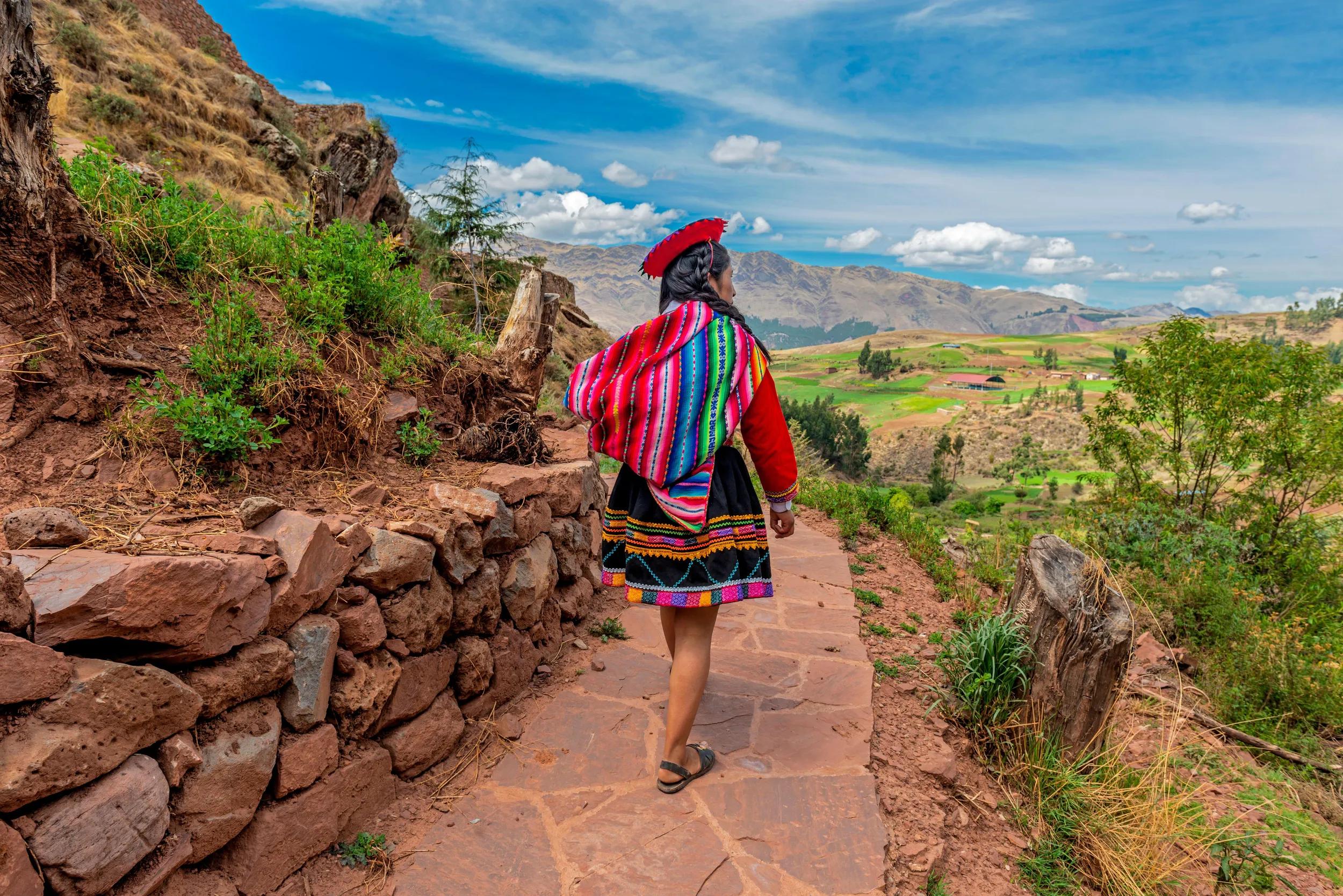a-sca-peru-cusco-indigenous-woman-2BG4A1N-a