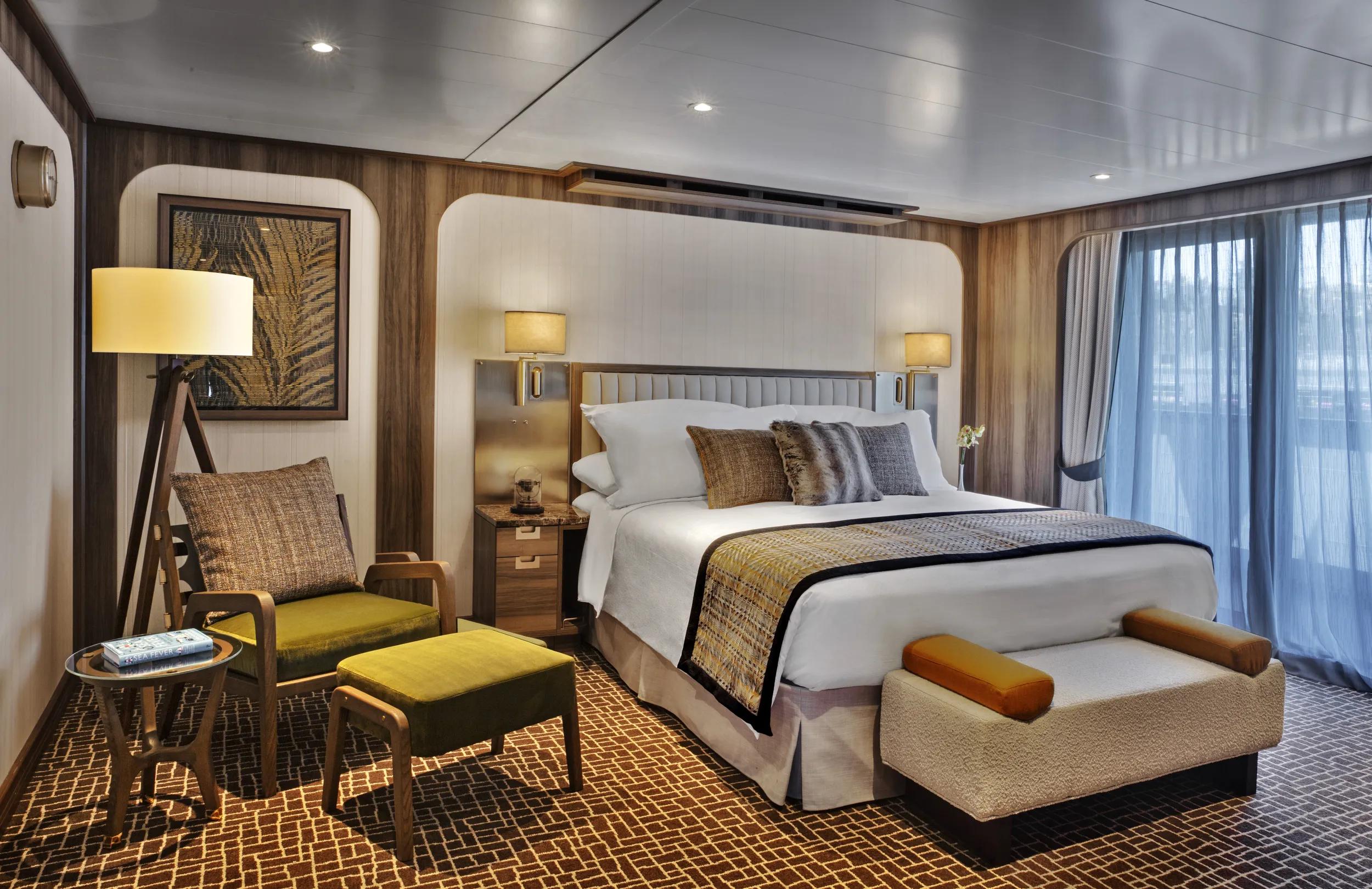 Ship Seabourn Venture-Pursuit - Signature Suite bedroom