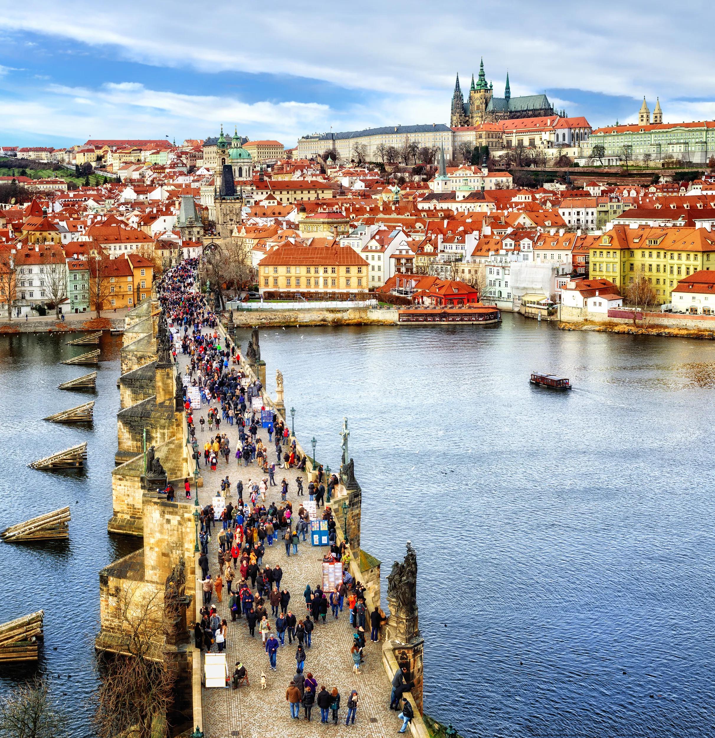 a-eu-czech-rep-prague-charles-bridge-496997518-g-rf
