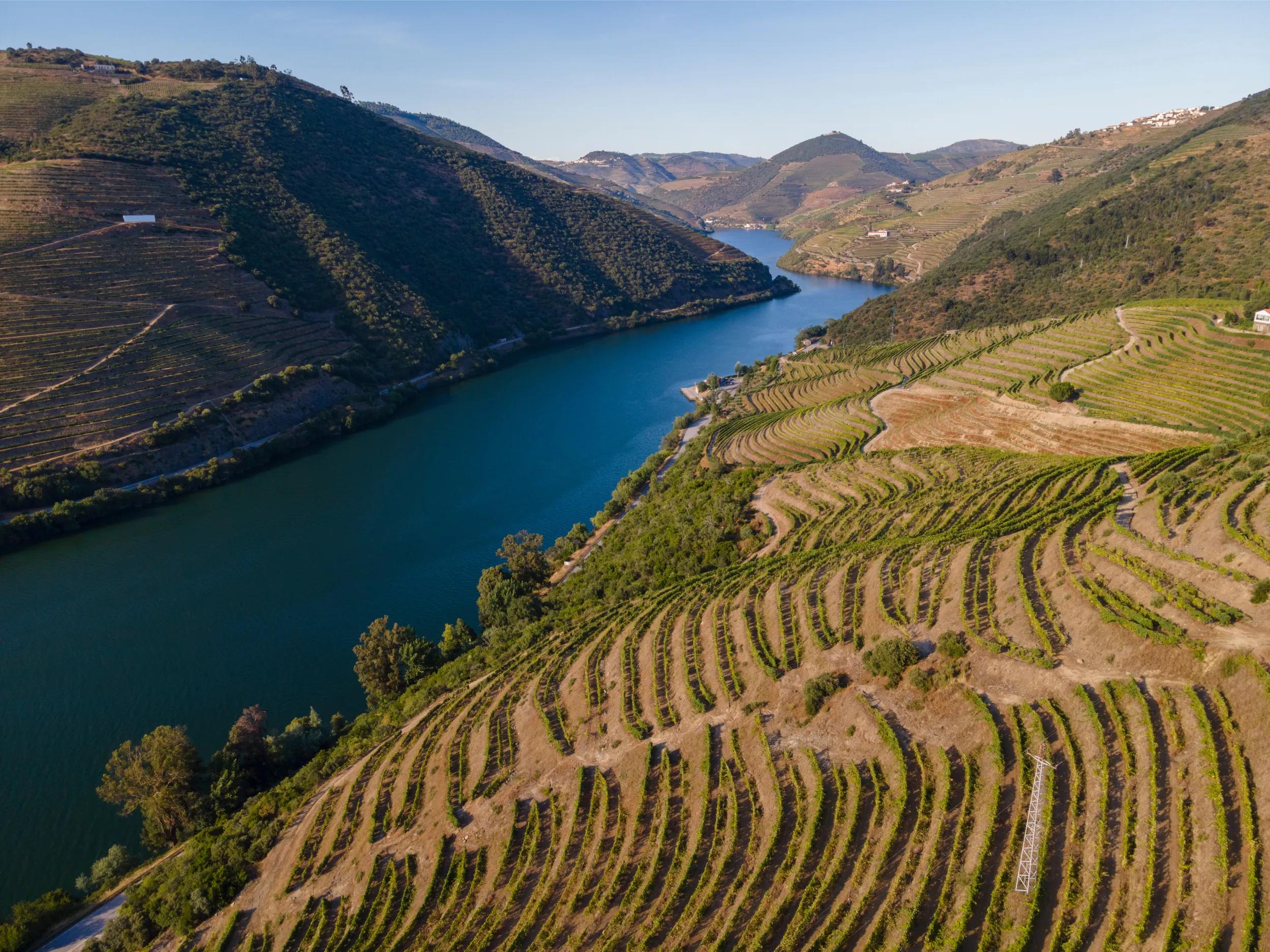 a-eu-portugal-regua-douro-valley-410516434-as