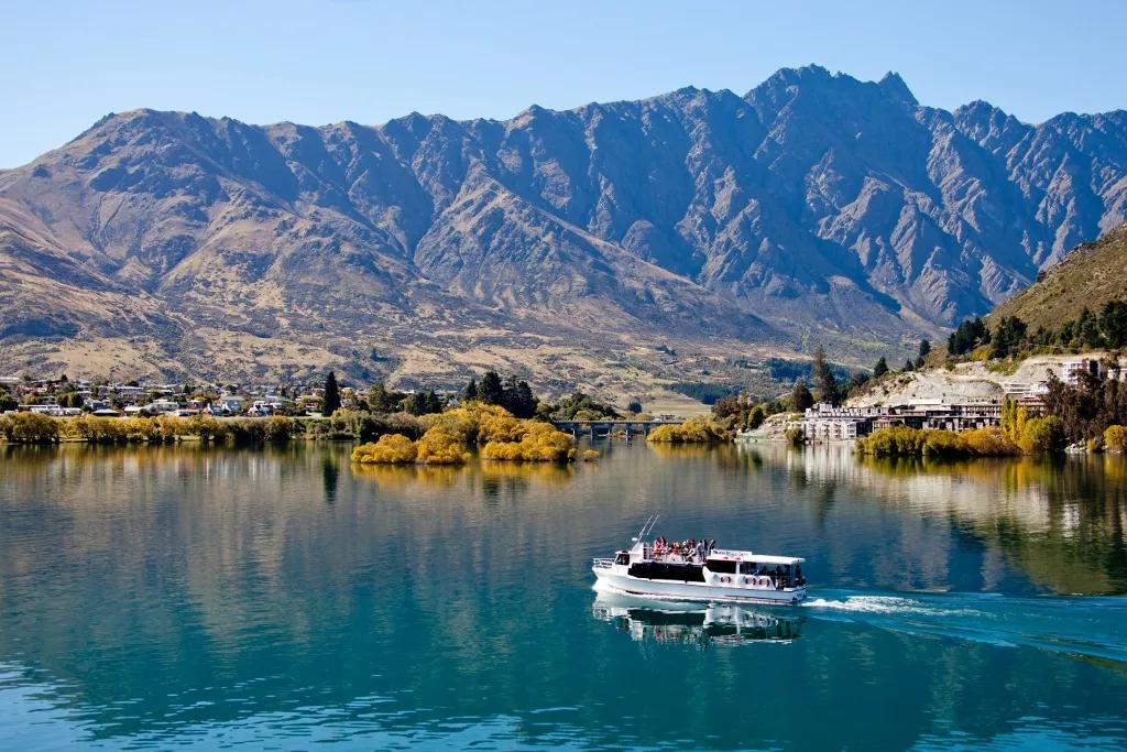 Million Dollar Cruise
DQ Full Use
OPERATOR IMAGERY