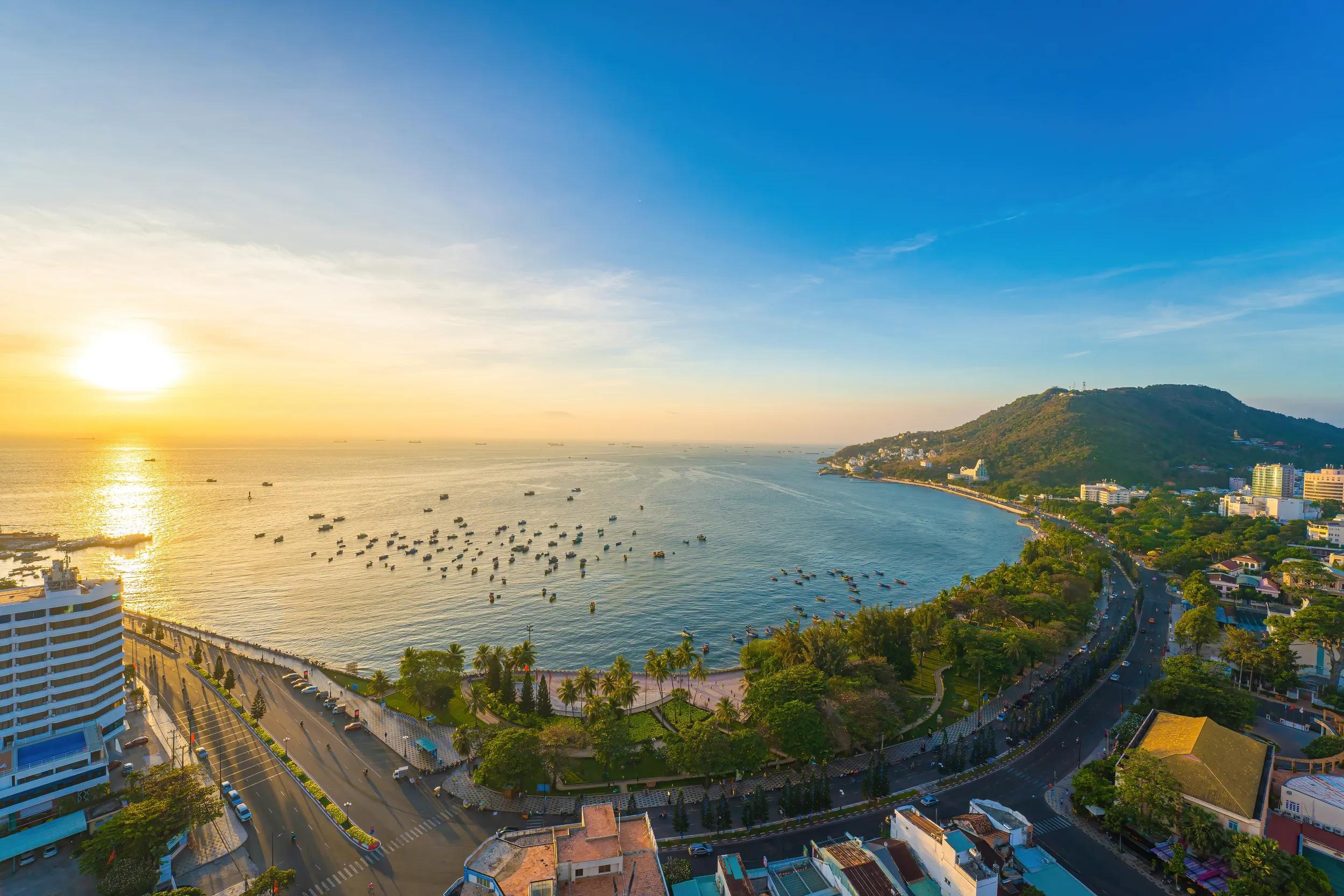 a-as-vietnam-vung-tau-coastline-2257025295-s