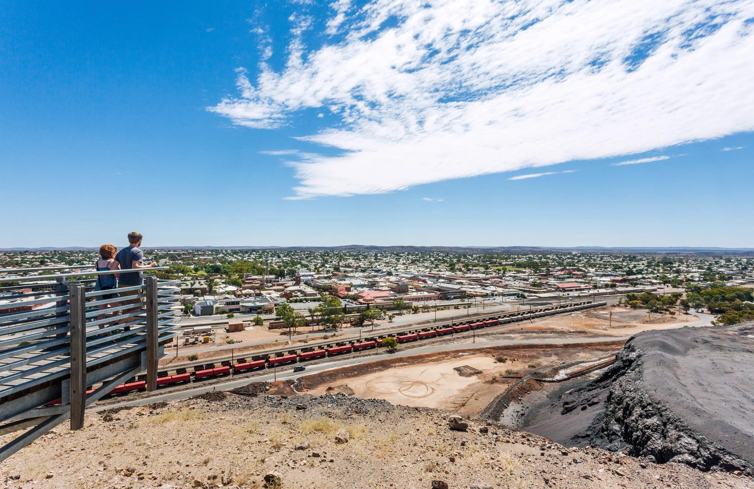 Australia, New South Wales, view of Broken Hill from the Miner's Memorial lookout on the Line of Lode