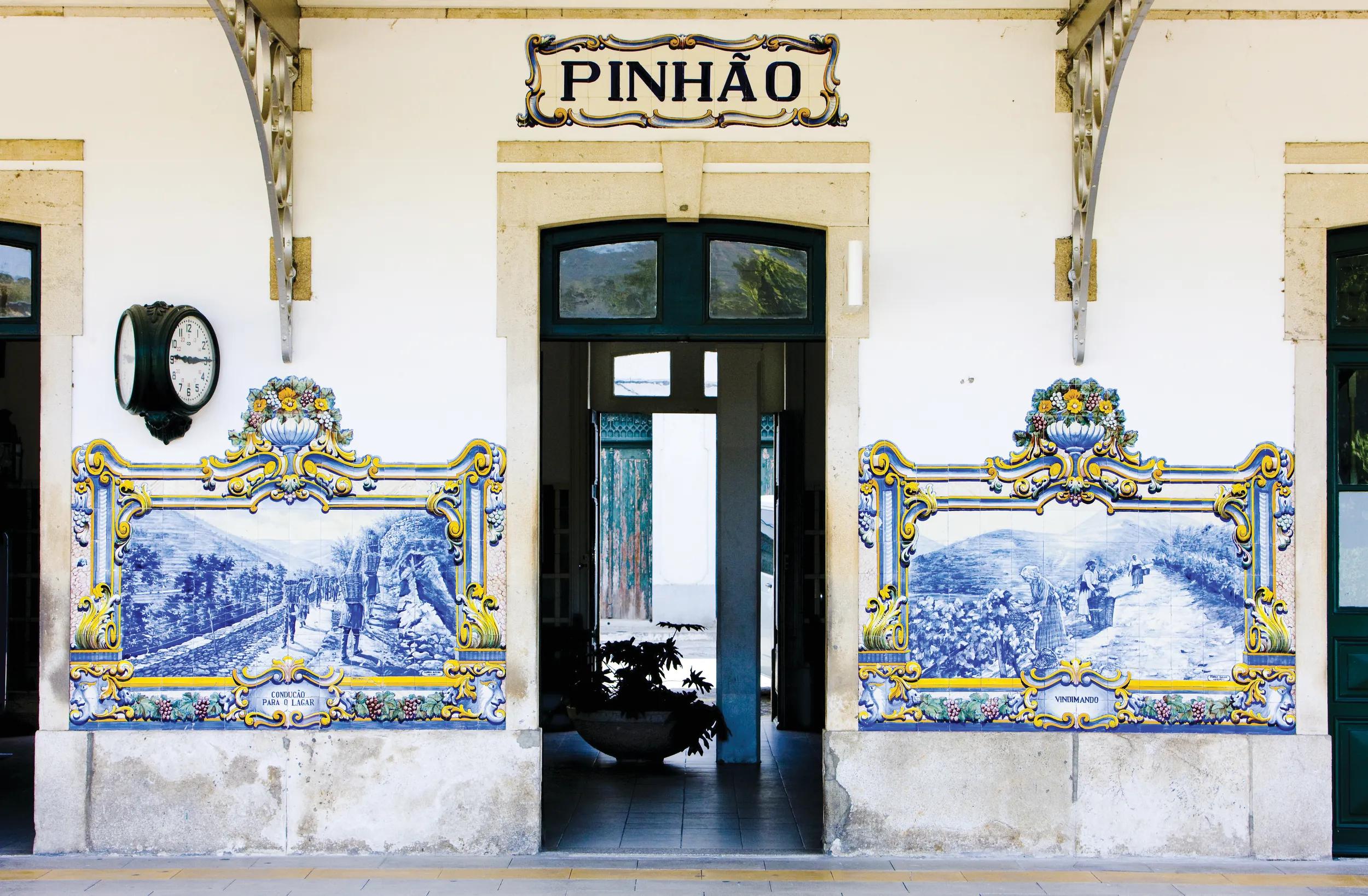 The Pinhão station tiles is a set of 24 panels constituted from a total of 3024 individual tiles.