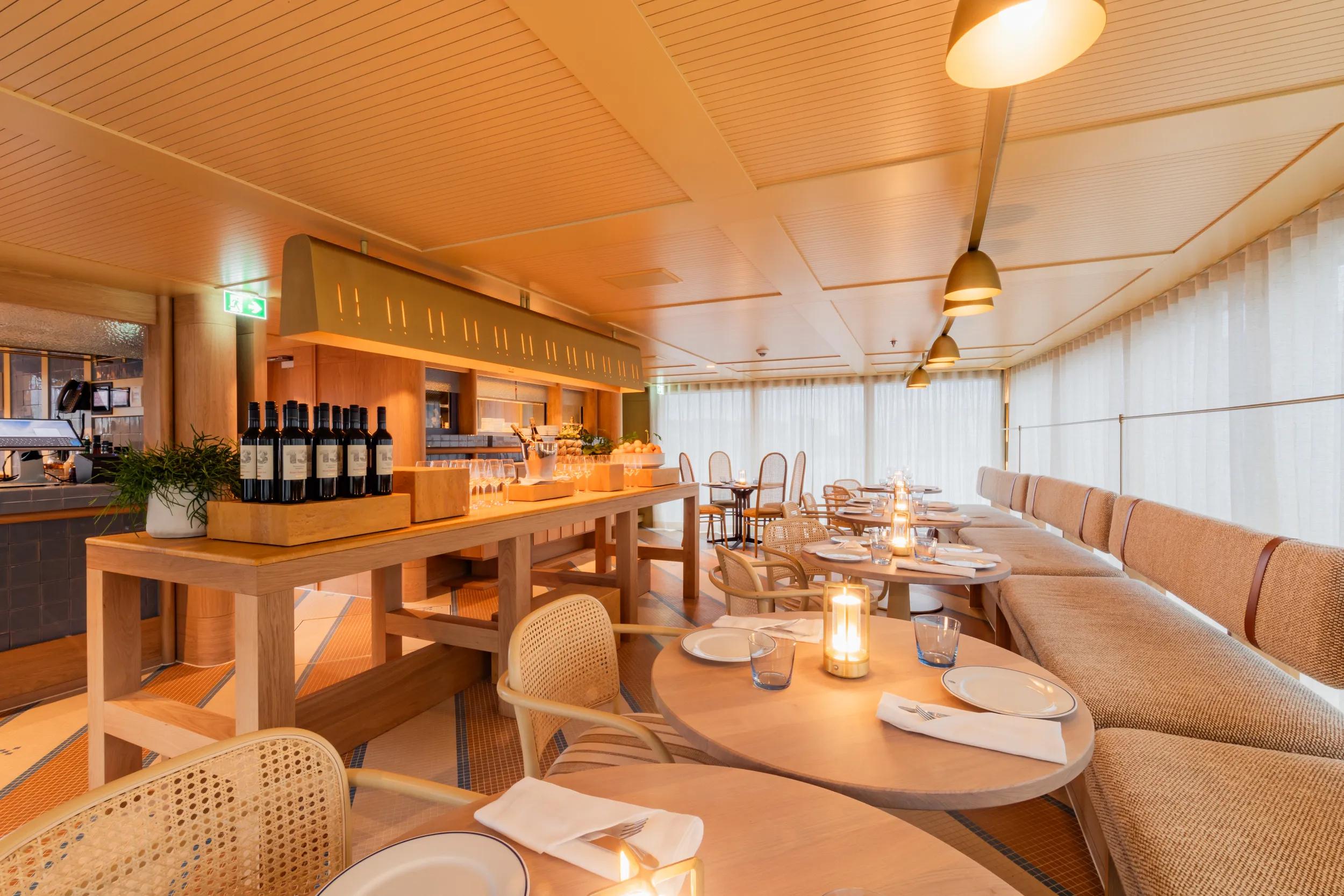 APT Solara Ship, Gruner interior.