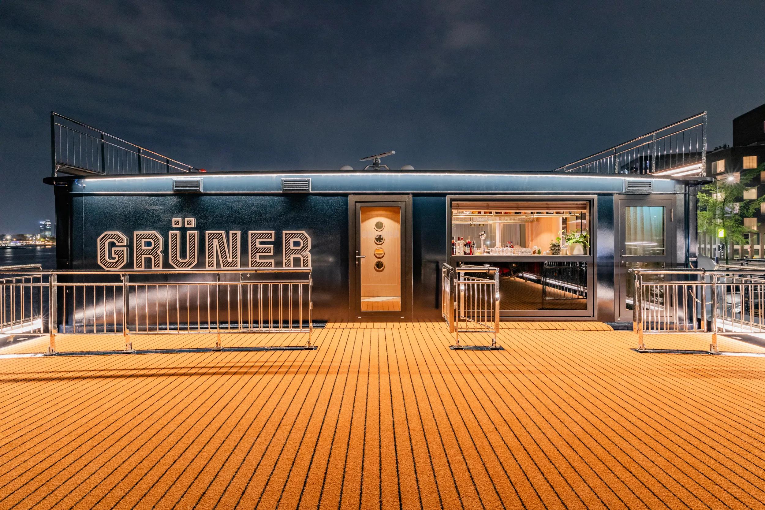 APT Solara Ship, Gruner exterior hero shot, retouched.