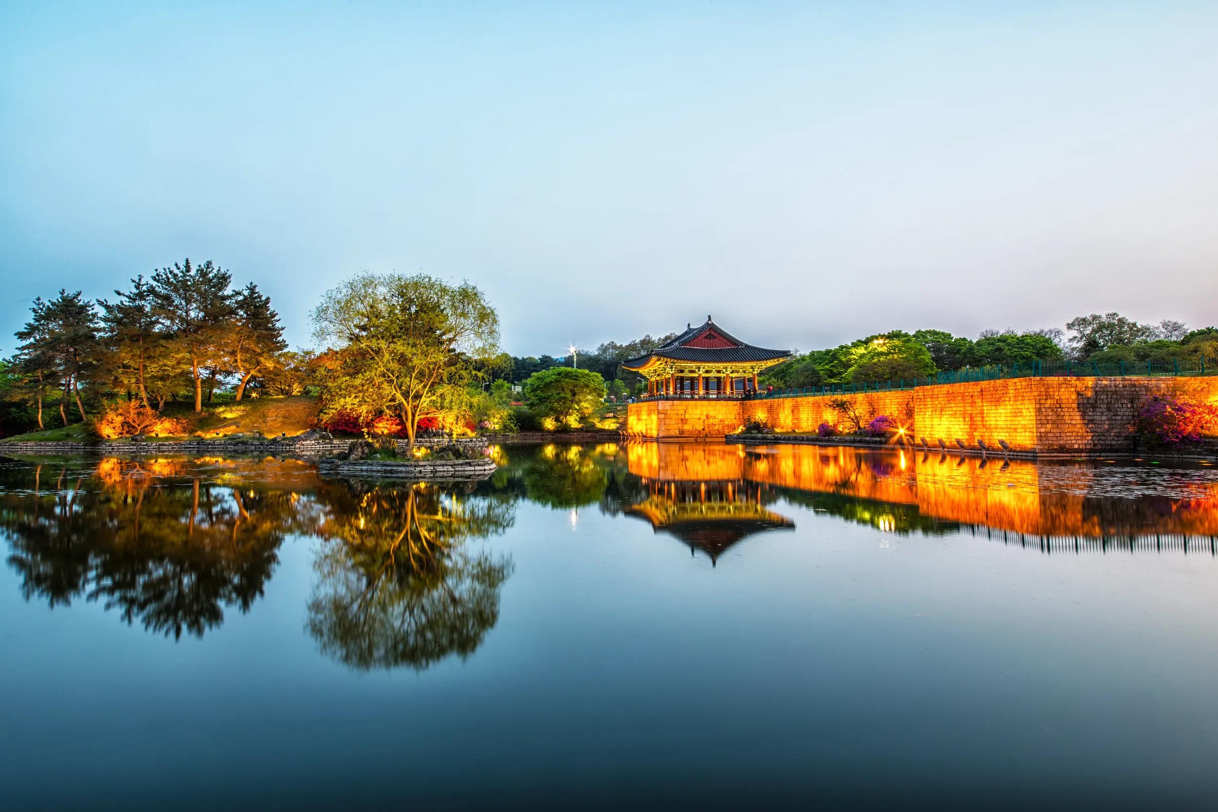 Gyeongju Donggung and Wolji (Imhaejeonji, Anapji) is the place where the palace of an ancient kingdom "Shilla" was located. But, its buildings were disappeared a long time ago. In modern days, people found its ruins and restored it..There is a large pond, and it is surrounded by the garden and traditional gazebos. Traditional gazebos and their reflections on the pond made the beautiful scene. Especially, when lights were turned on in the night, it is much more beautiful.