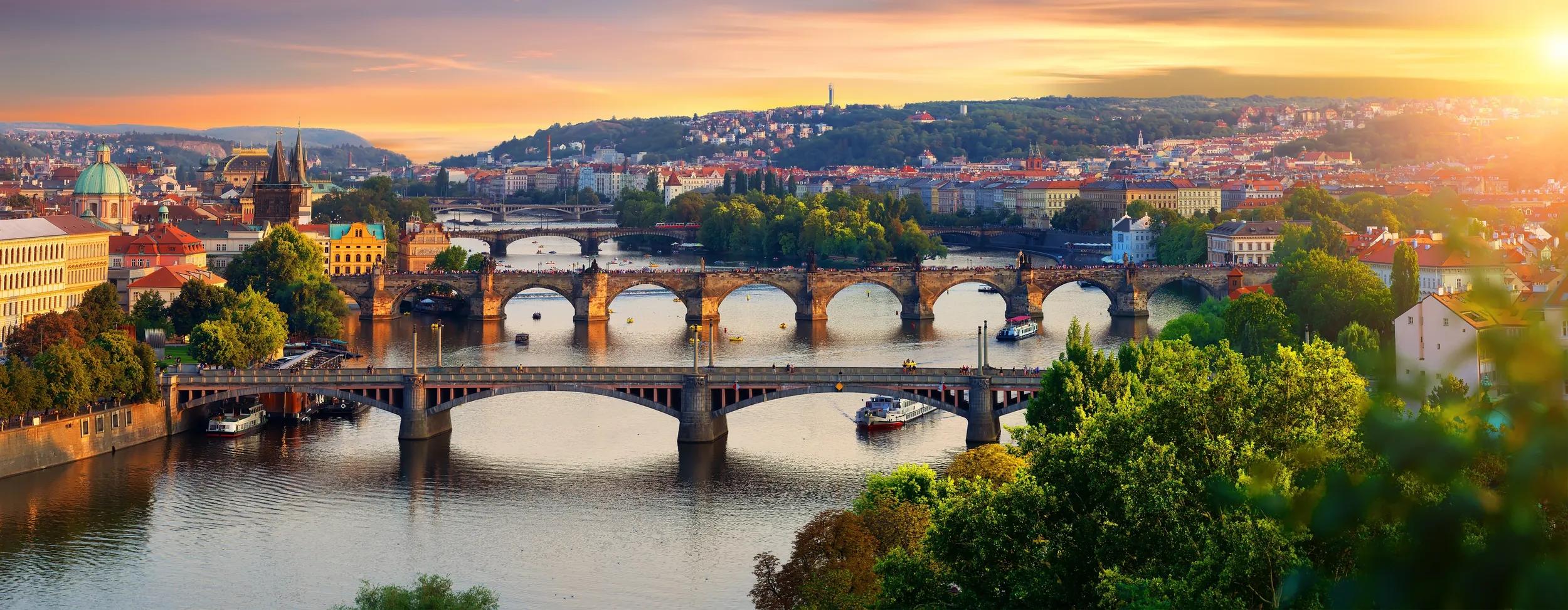 t-eu-czech-republic-prague-bridges-219549579-as