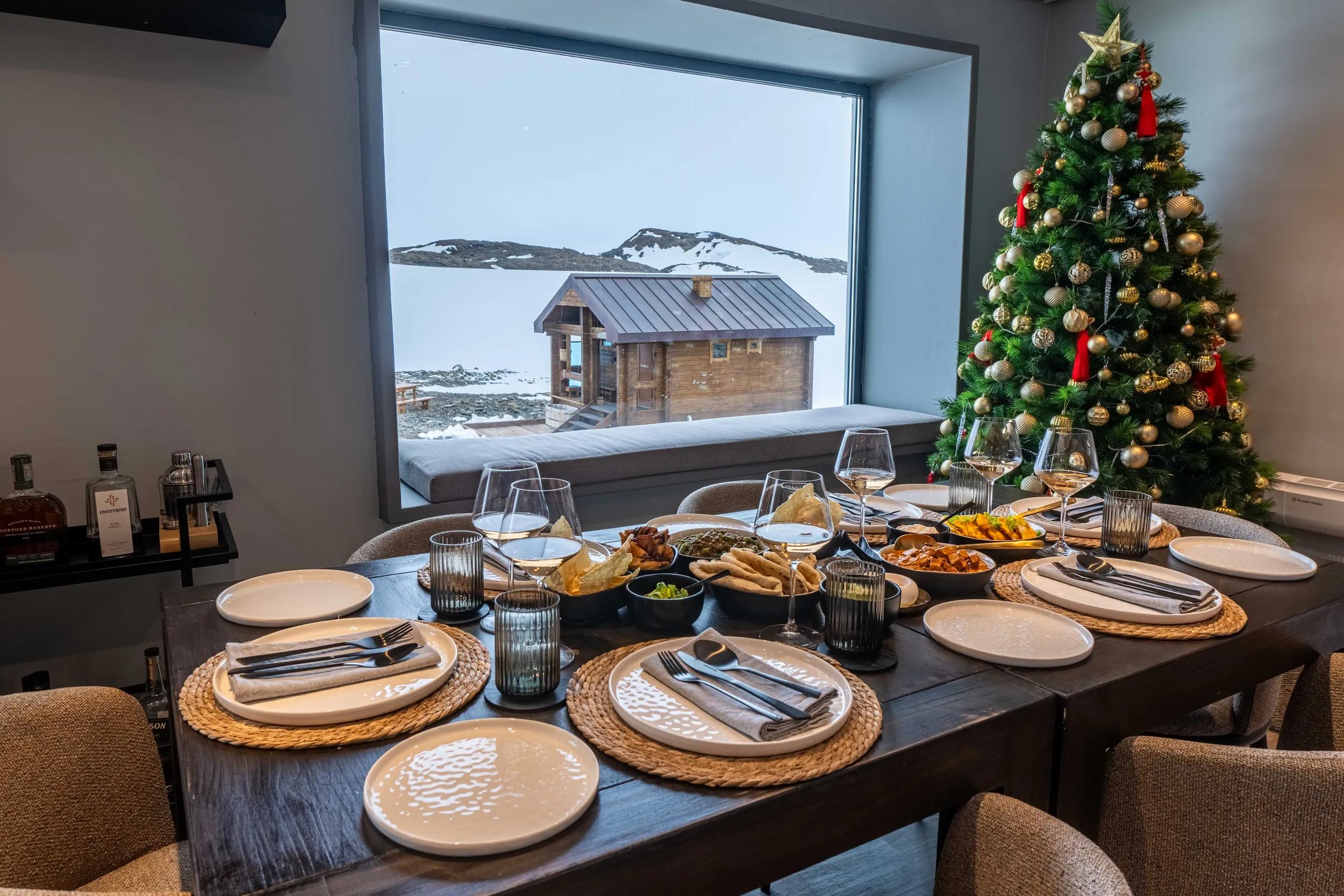 Christmas dinner setting.