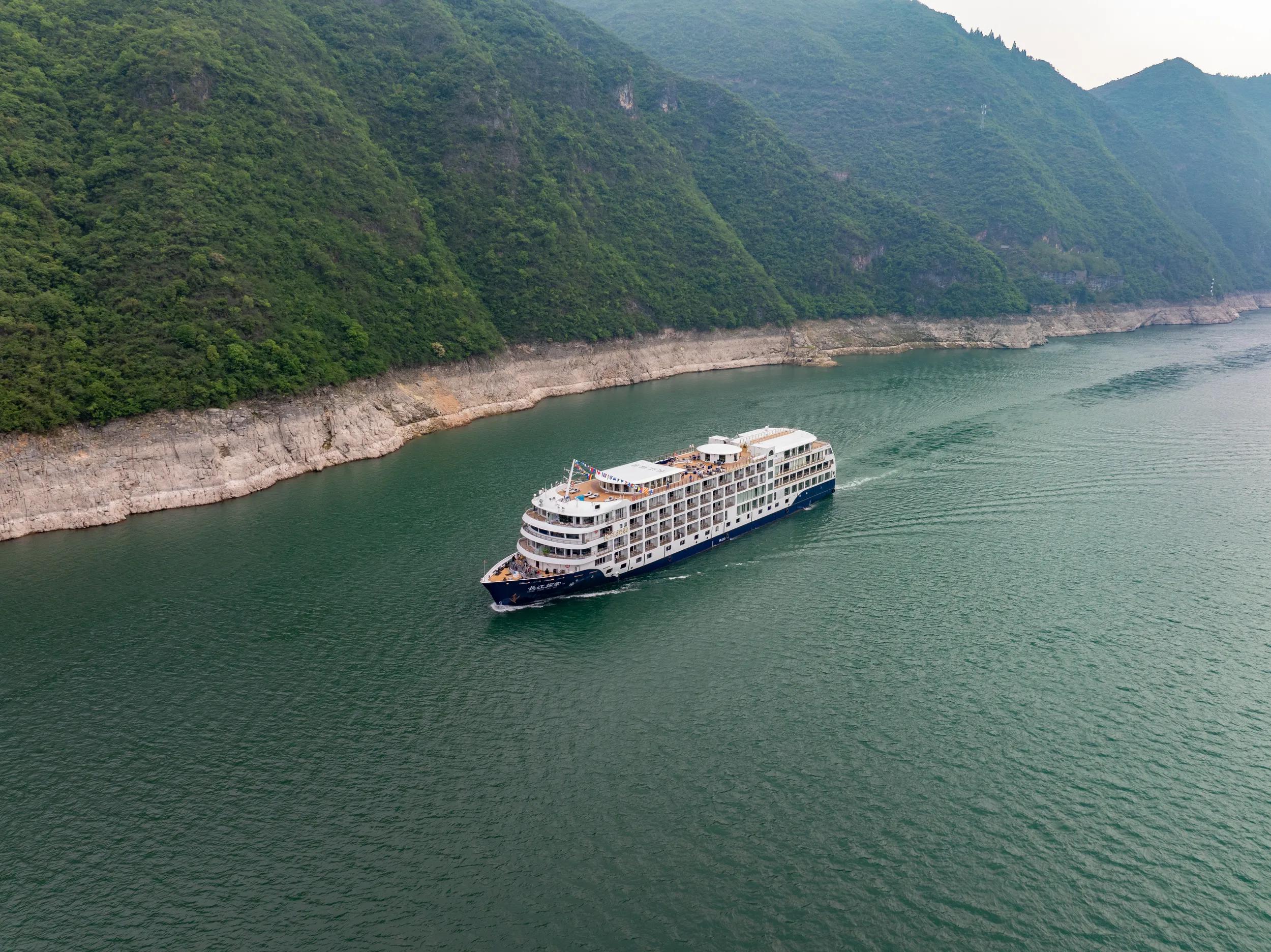 Ship YANGZI EXPLORER exterior, aerial.