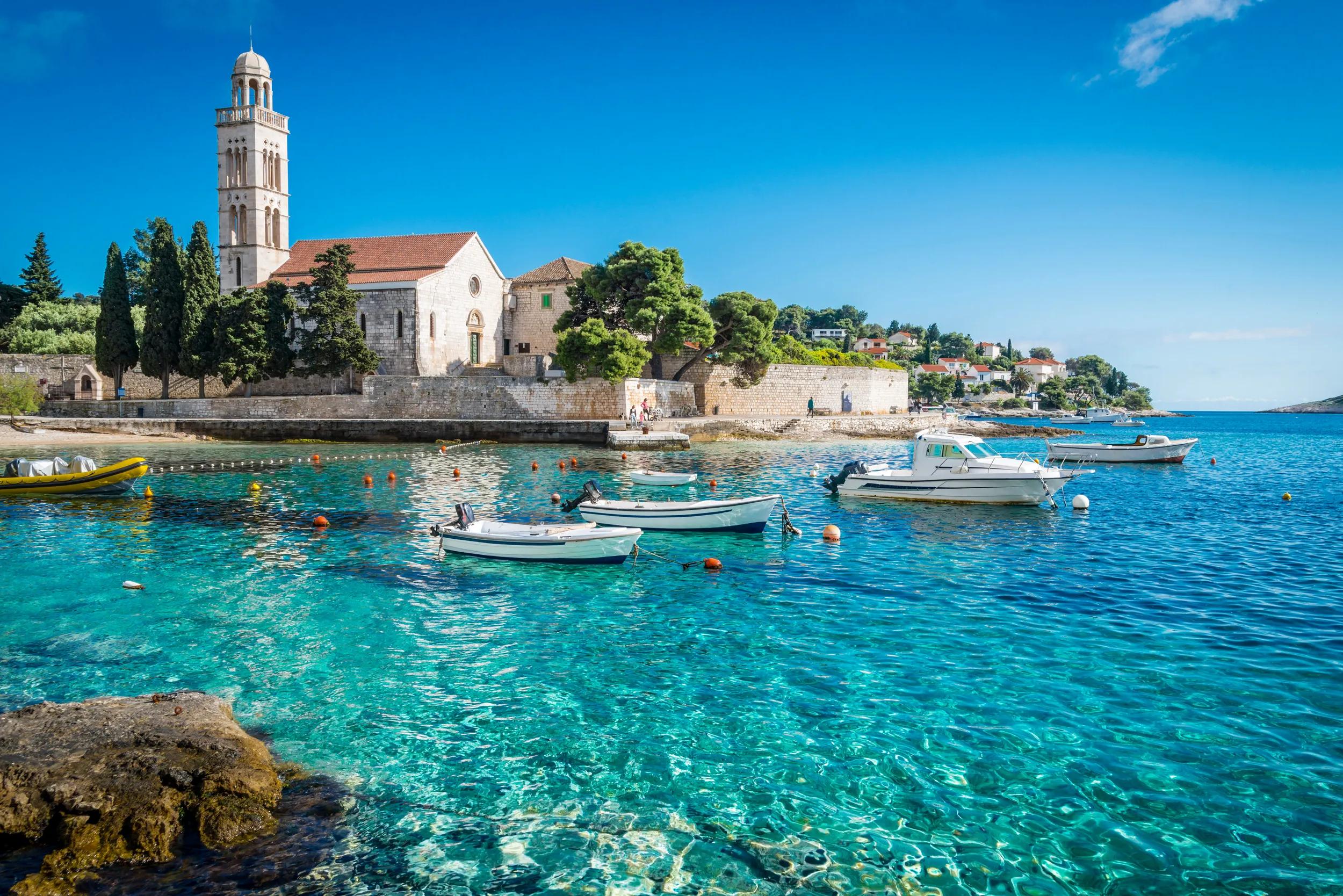 a-eu-croatia-hvar-mediterranean-landscape-144091464-as