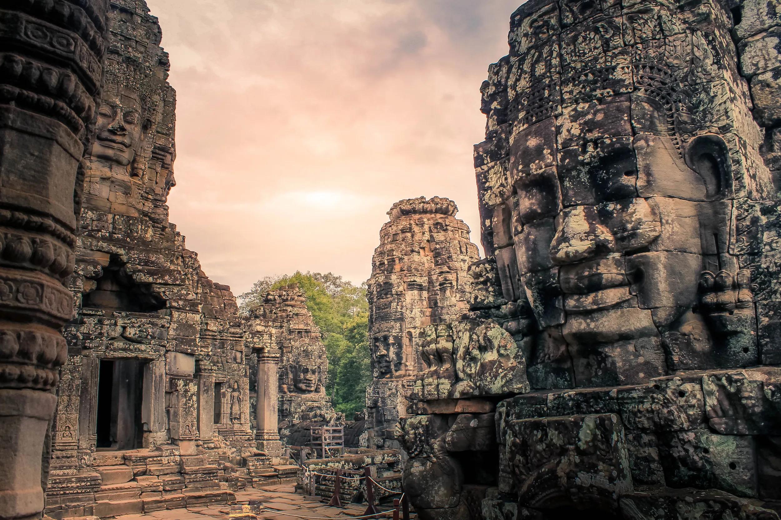 a-as-cambodia-bayon-temple-angkor-1708812784-s