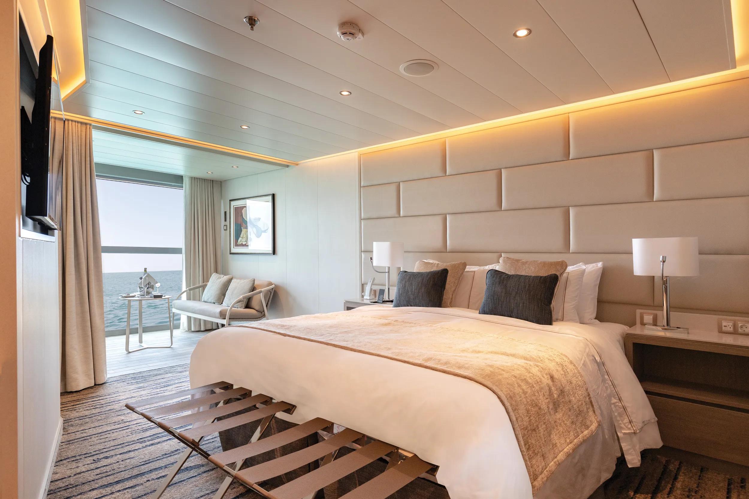 Bedroom, Delux Veranda Suite.