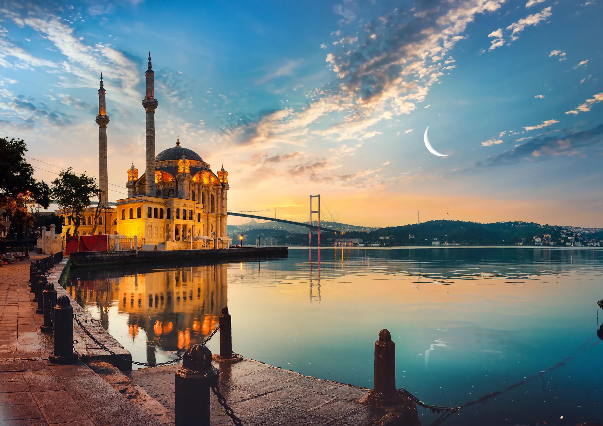 a-eu-turkey-istanbul-mosque-bridge-sunrise-1283504873-g-rf