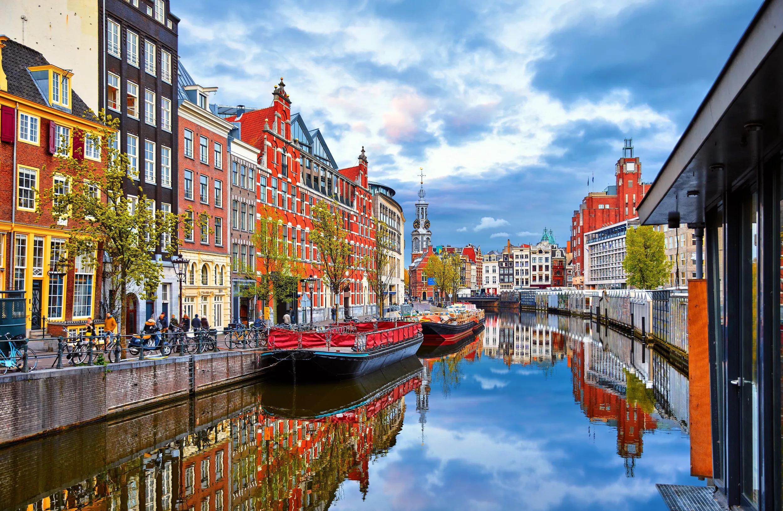 a-eu-netherlands-amsterdam-channel-1143539287-g-rf